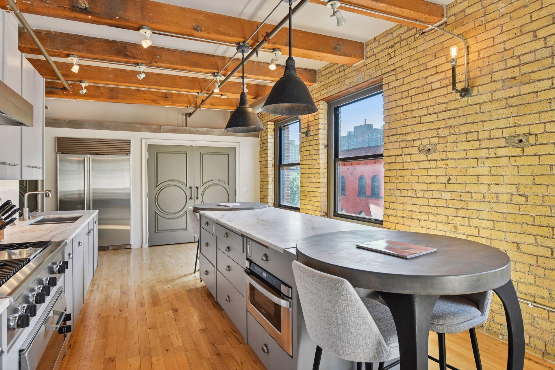 406 Wacouta Street Unit: 412