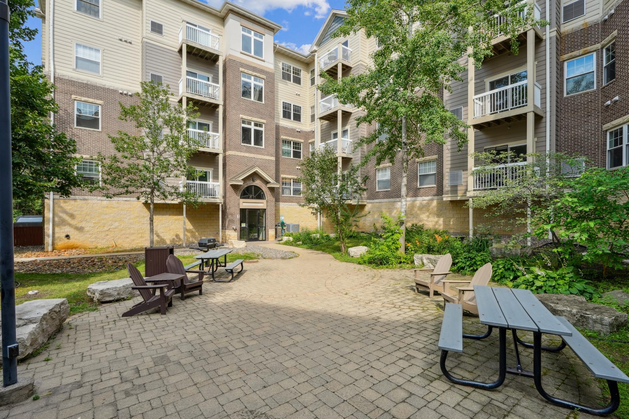 4824 E 53rd Street Unit: 422