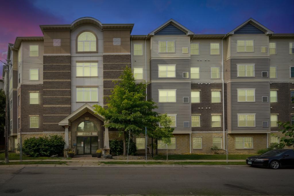 4824 E 53rd Street Unit: 422