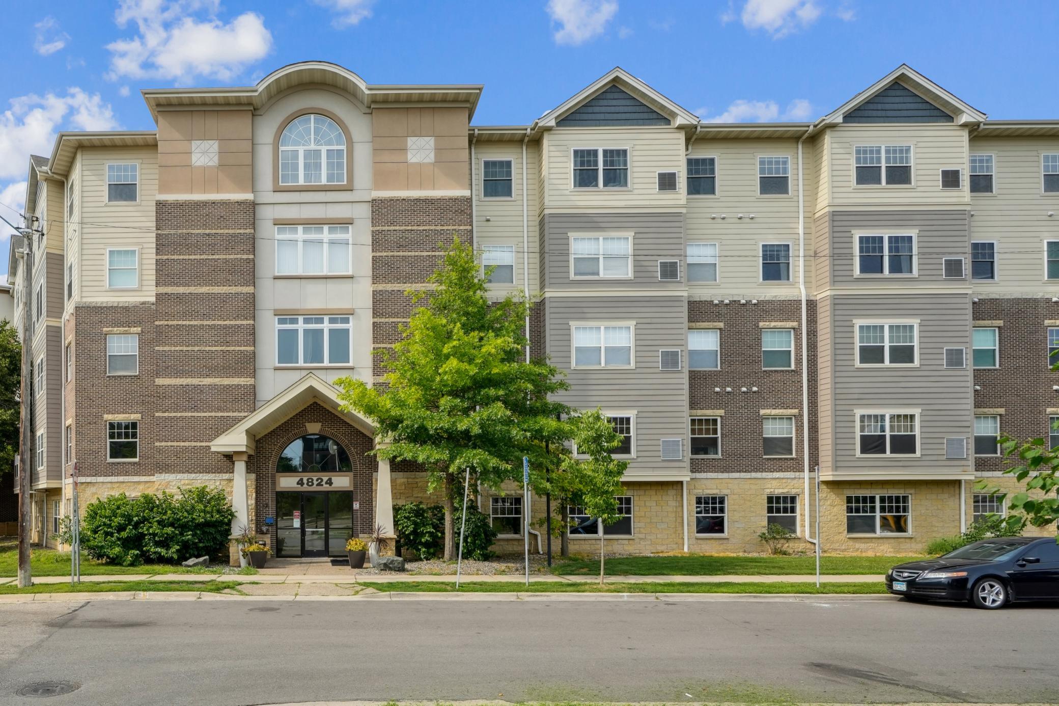 4824 E 53rd Street Unit: 422