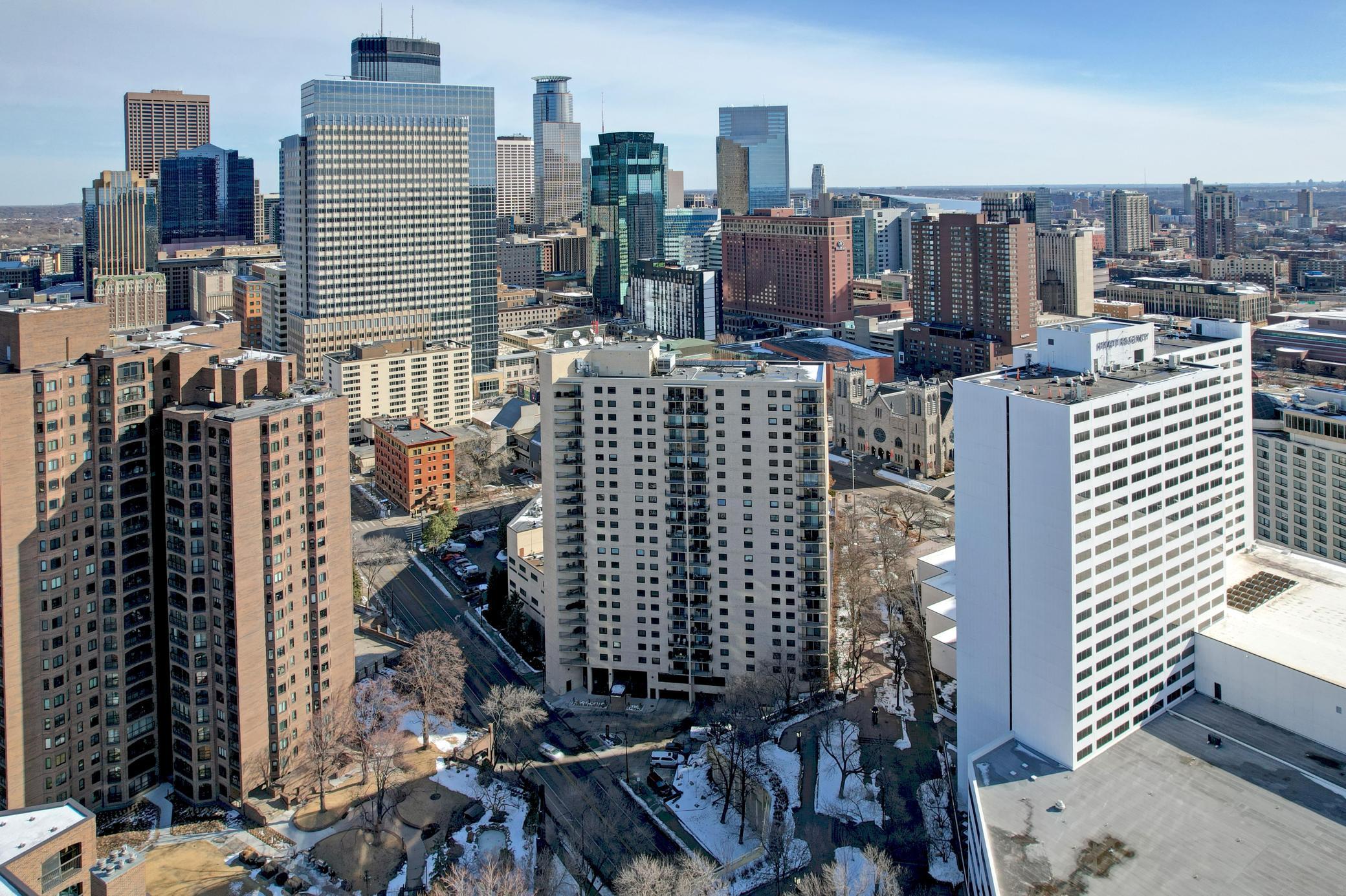 1225 LaSalle Avenue Unit: 1701