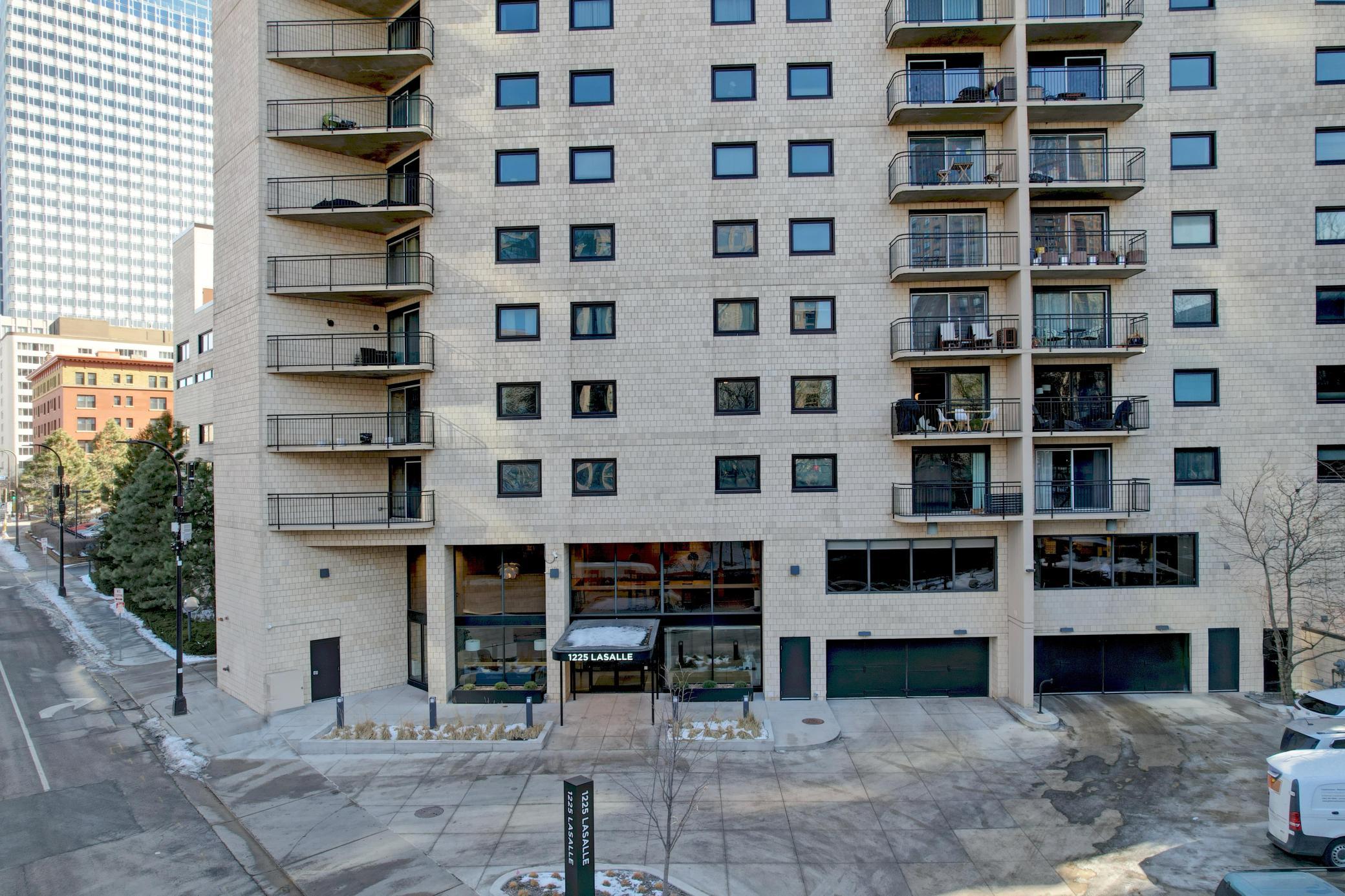 1225 LaSalle Avenue Unit: 1701