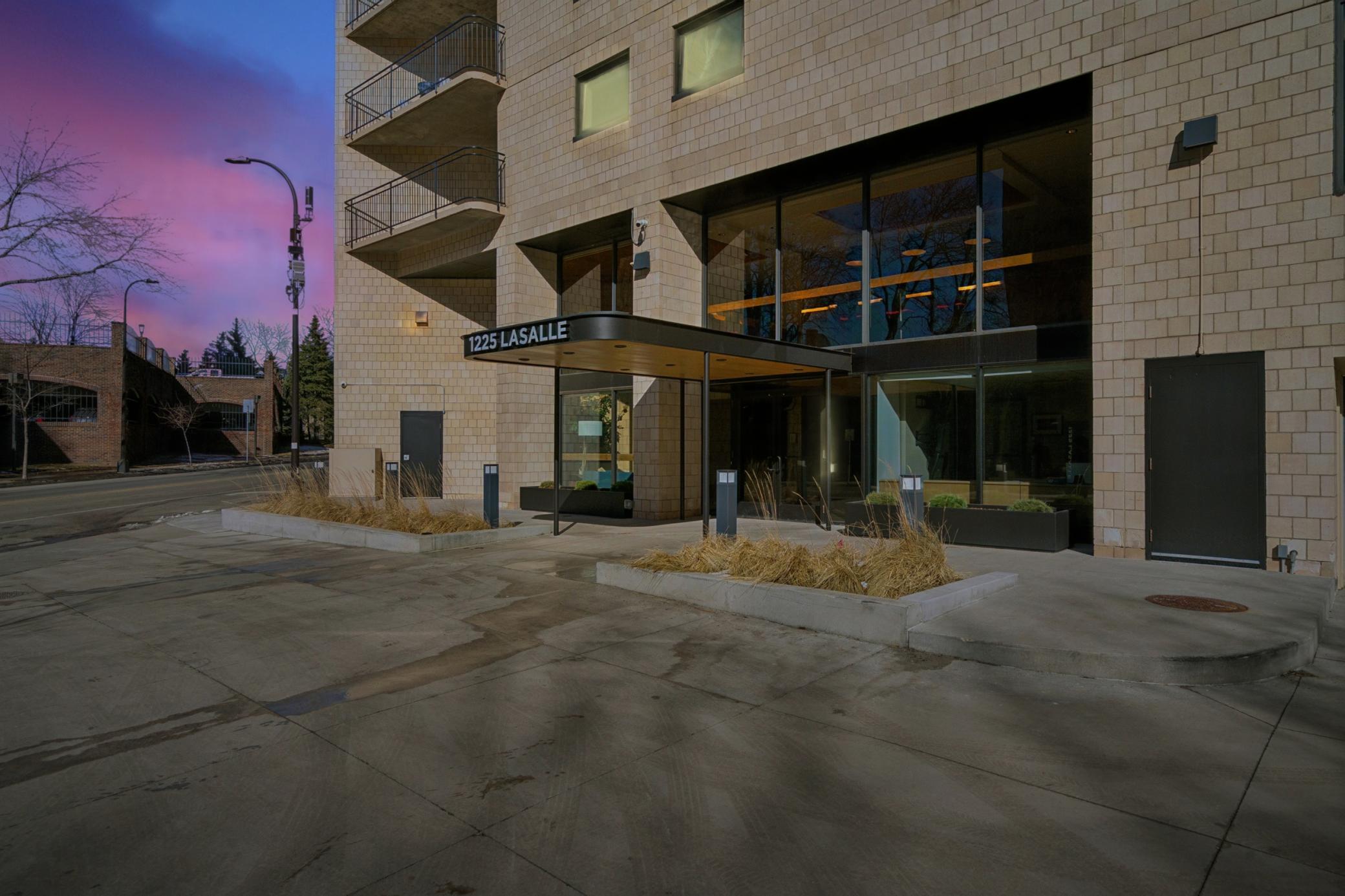 1225 LaSalle Avenue Unit: 1701