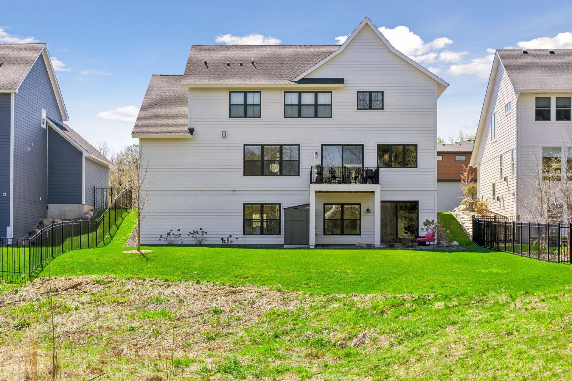 11724 Azure Lane