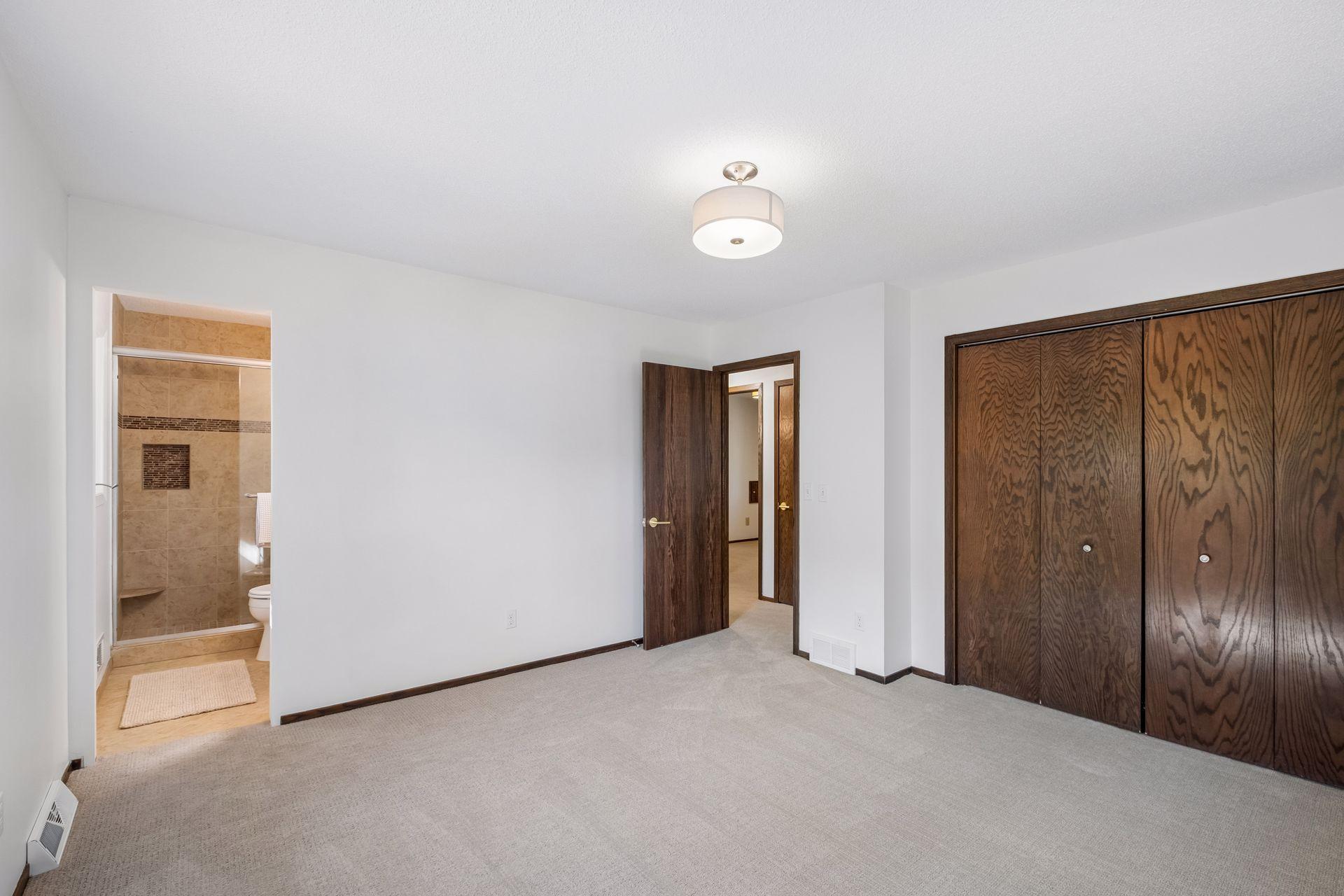 16015 Oak Shore Drive