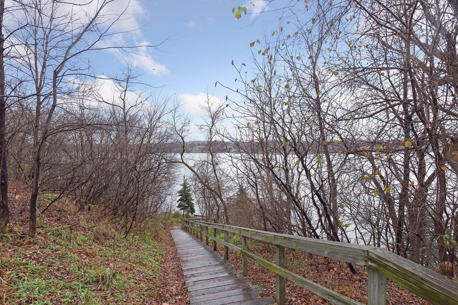16015 Oak Shore Drive