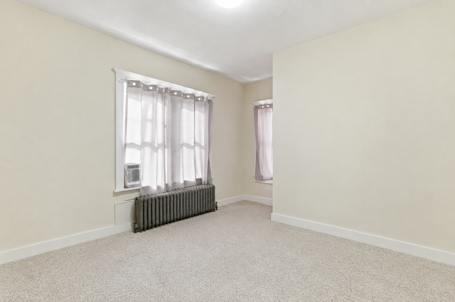 860 University Avenue W
