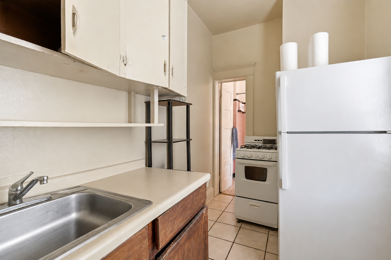 860 University Avenue W