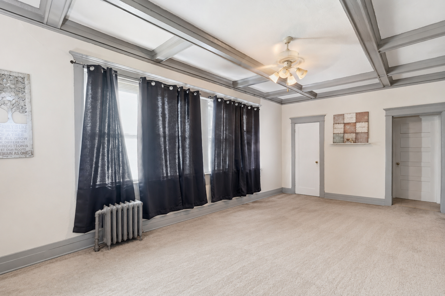 860 University Avenue W