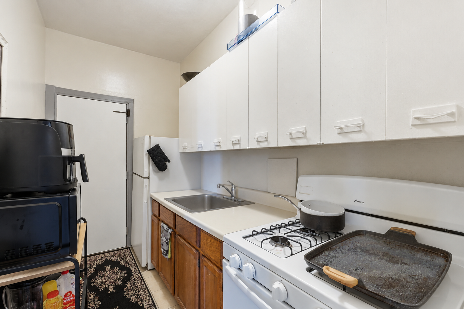 860 University Avenue W