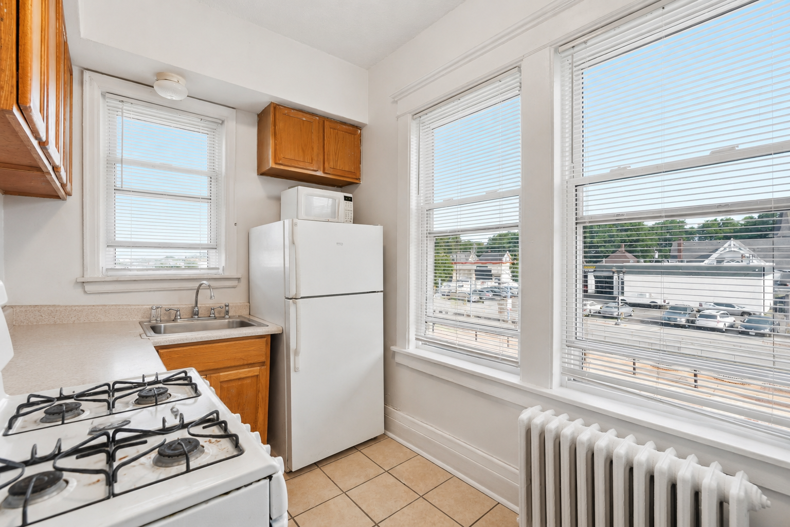 860 University Avenue W
