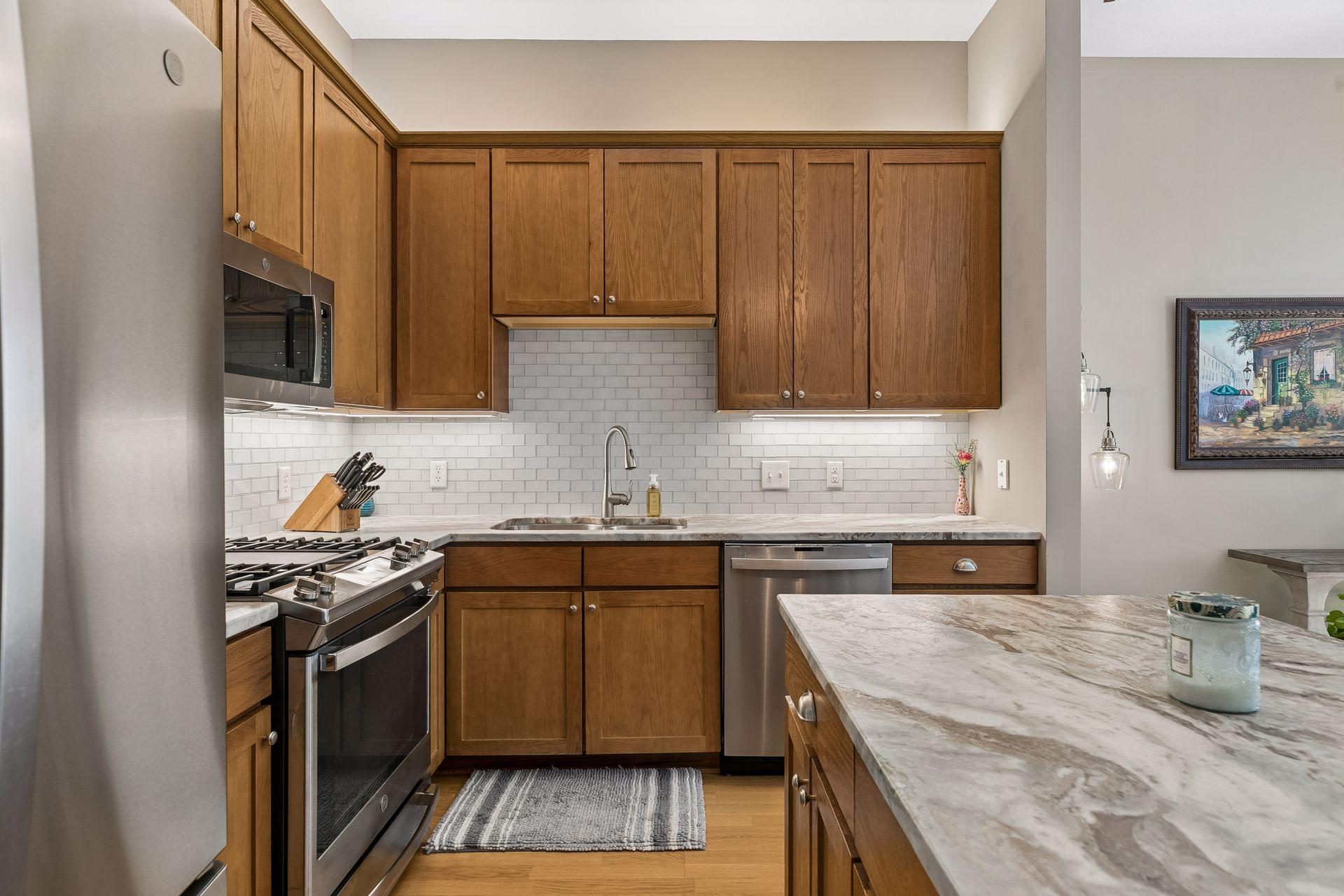370 Marshall Avenue Unit: 201