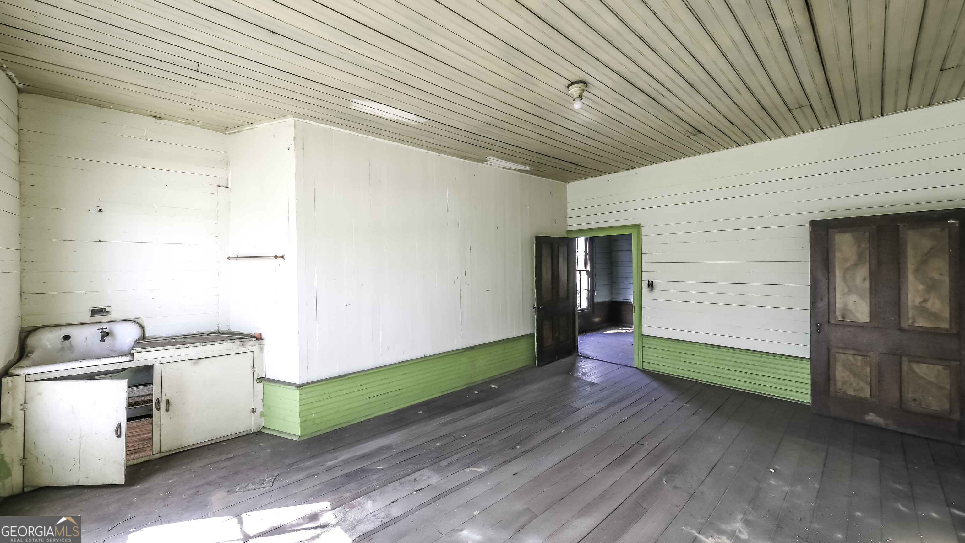 215 West Avenue