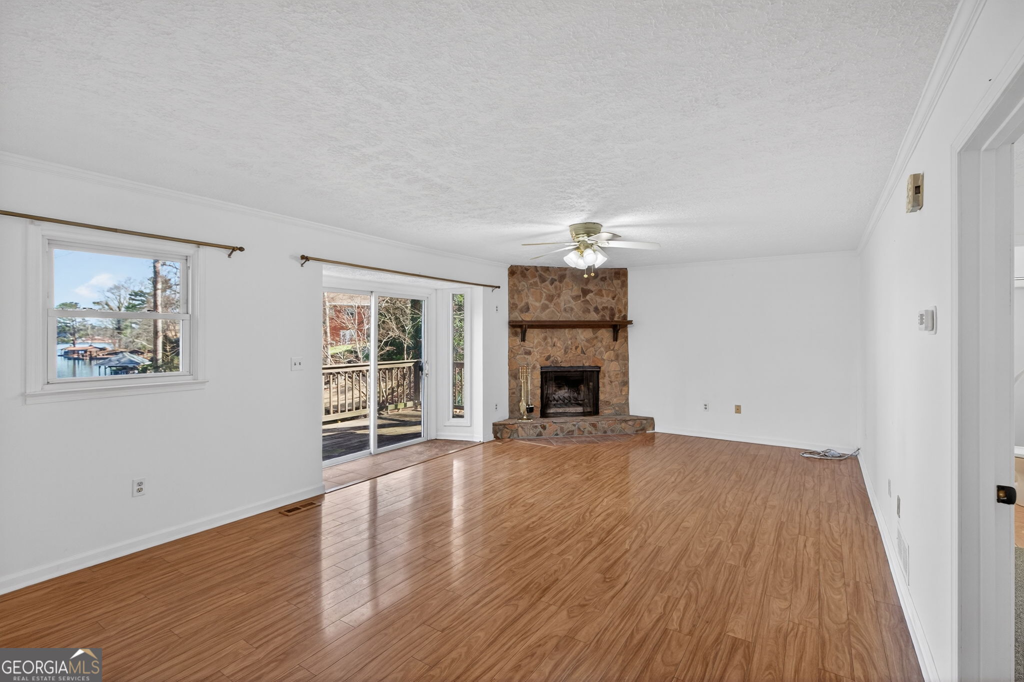 9018 Lakeview Parkway
