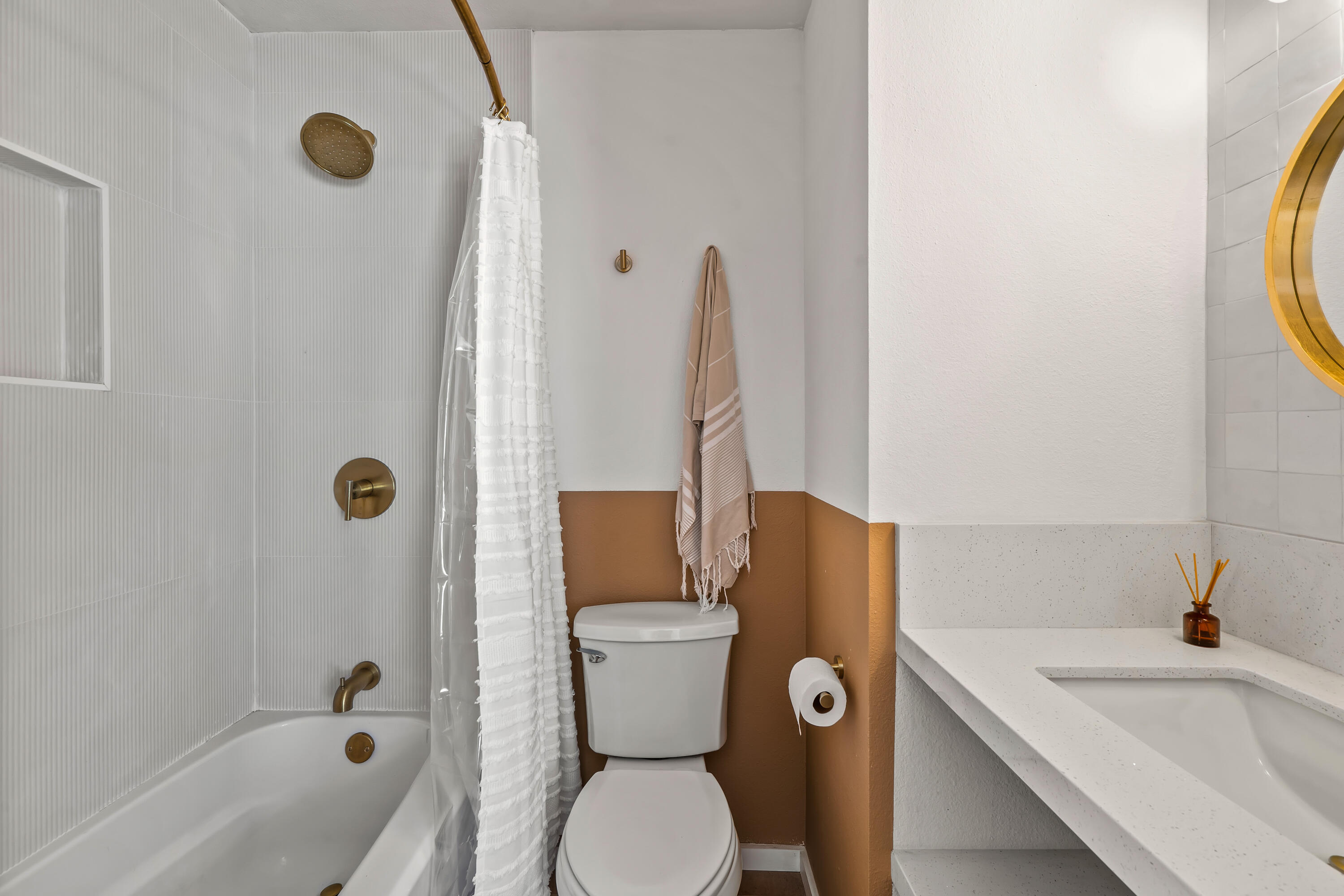 2487 S Gene Autry TRL Unit: C