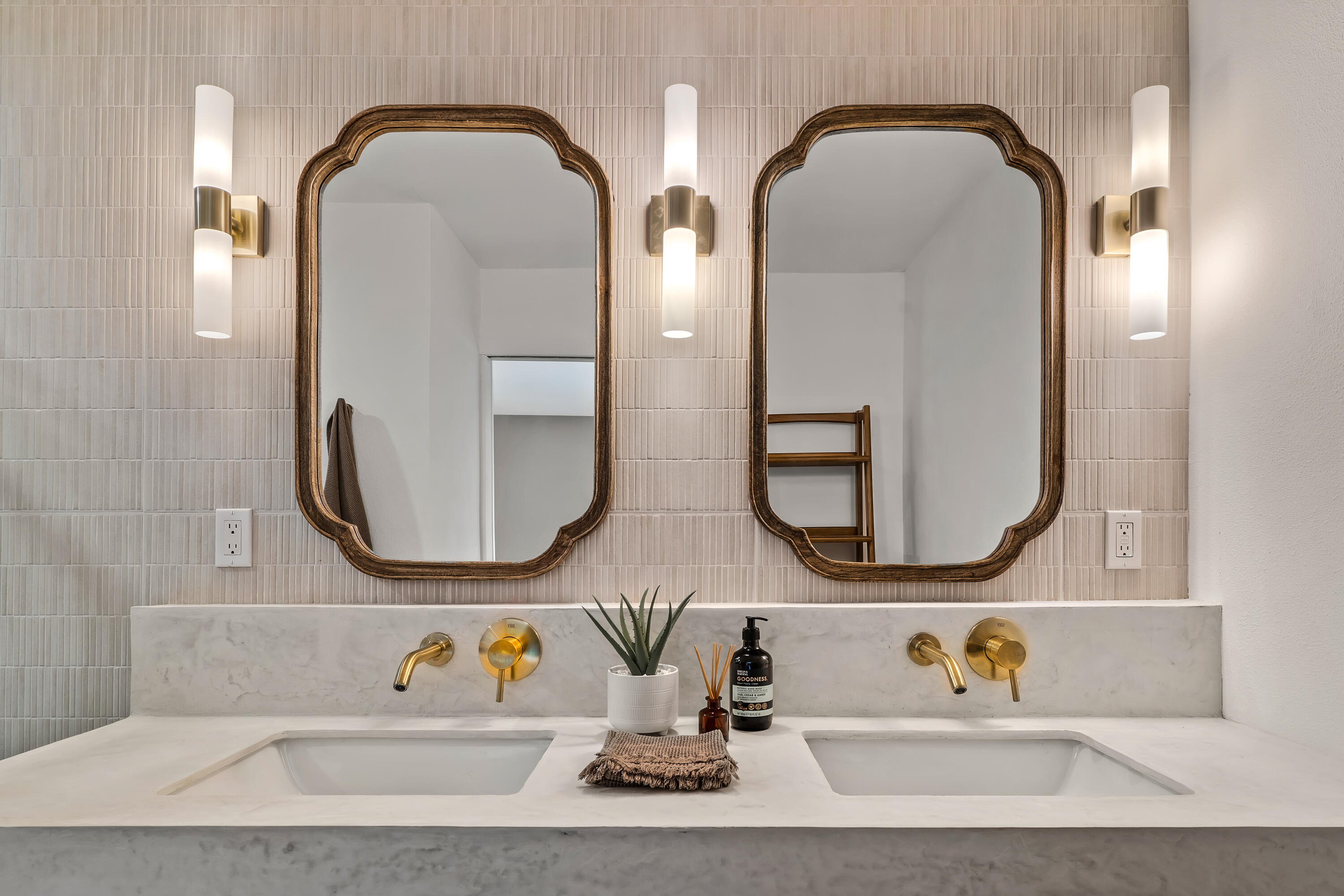 2487 S Gene Autry TRL Unit: C