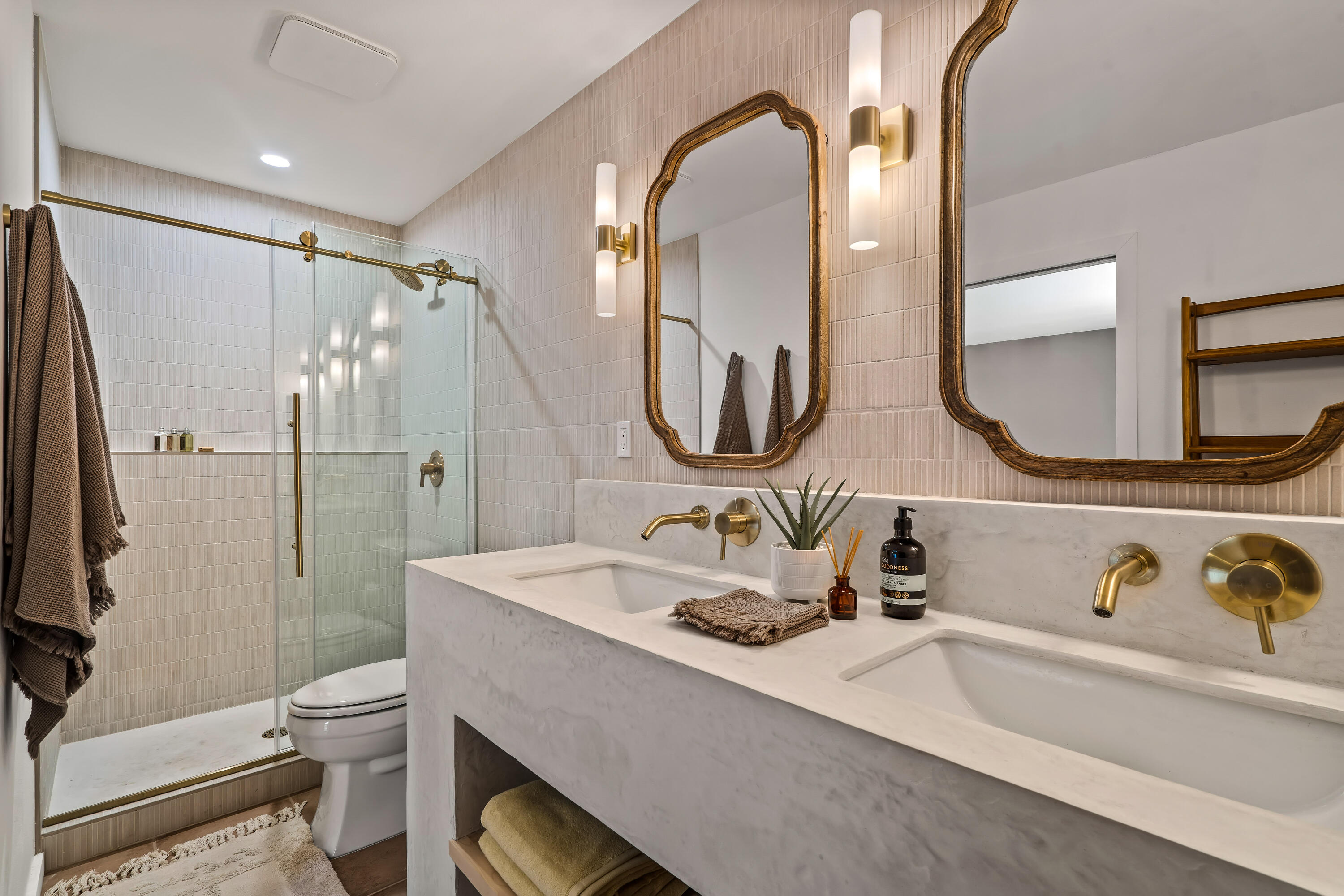 2487 S Gene Autry TRL Unit: C