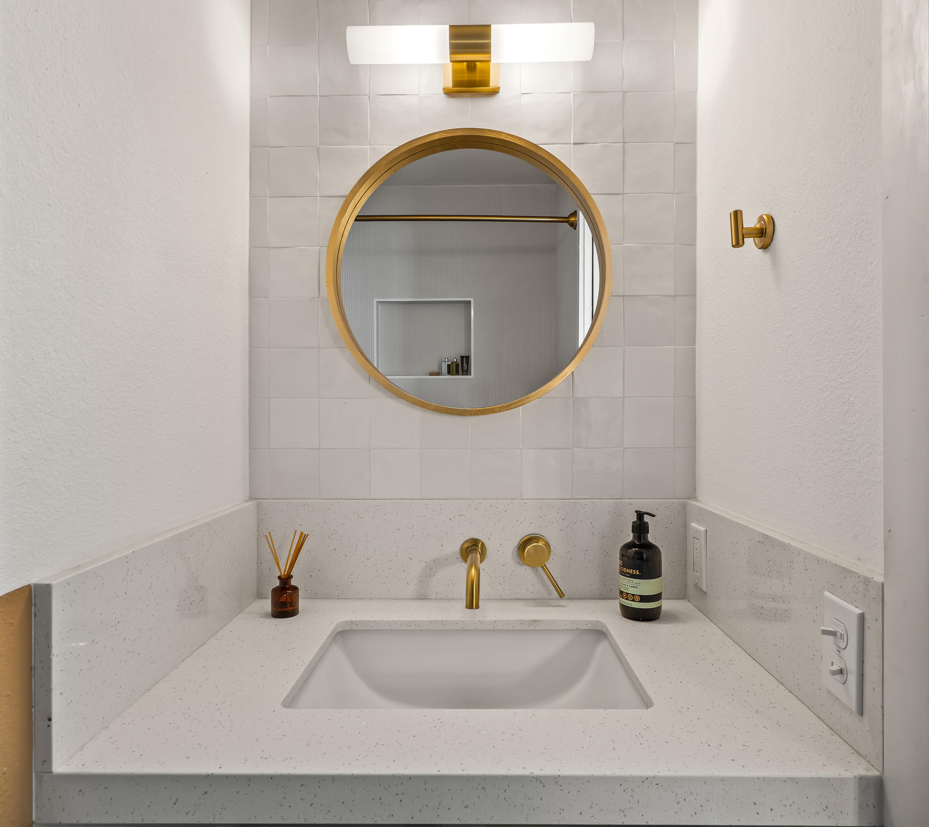 2487 S Gene Autry TRL Unit: C