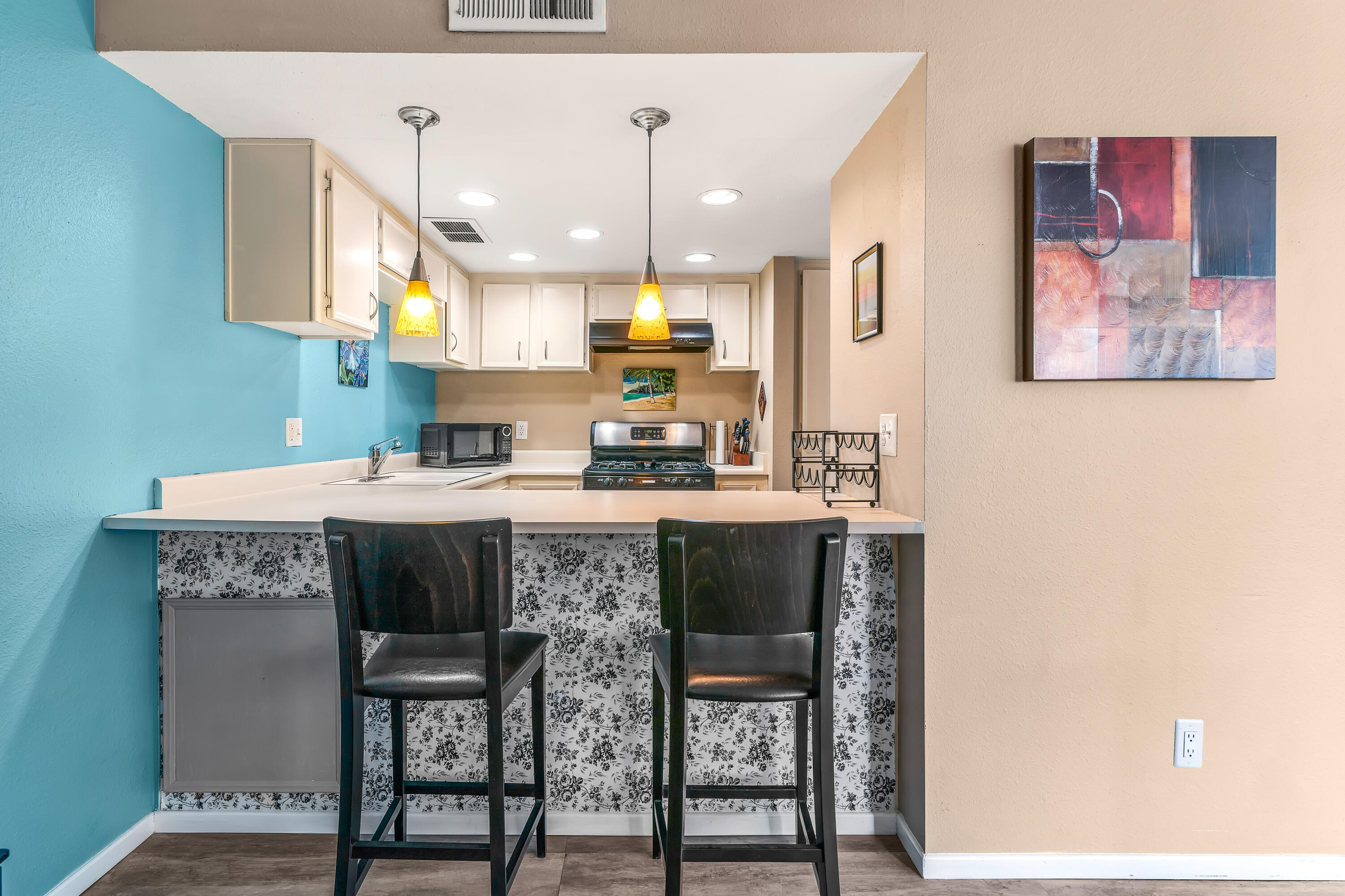 365 N Saturmino DR Unit: 15