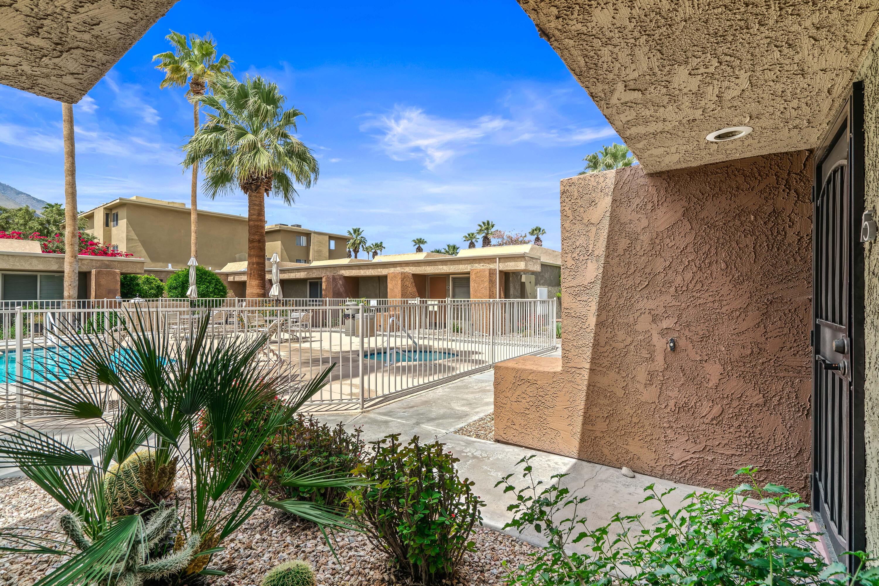 365 N Saturmino DR Unit: 15