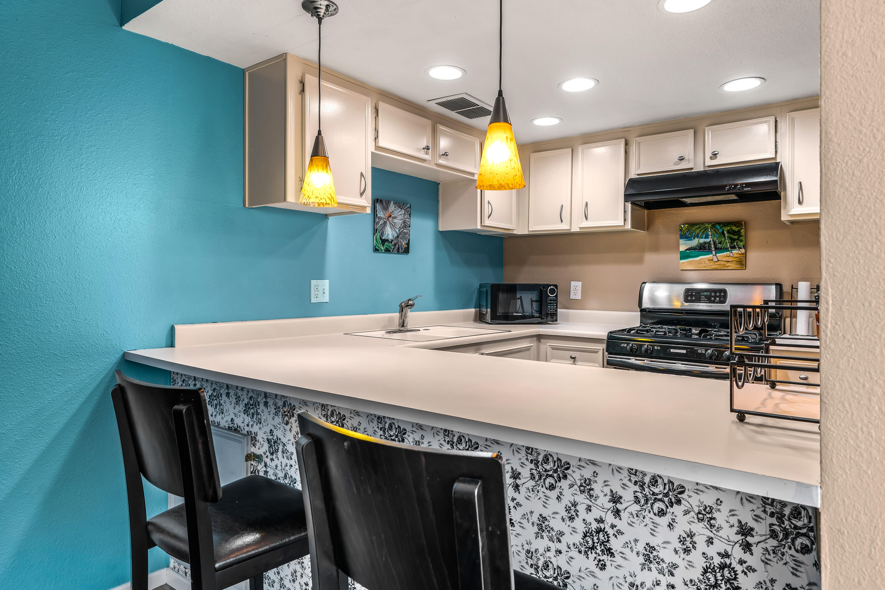 365 N Saturmino DR Unit: 15