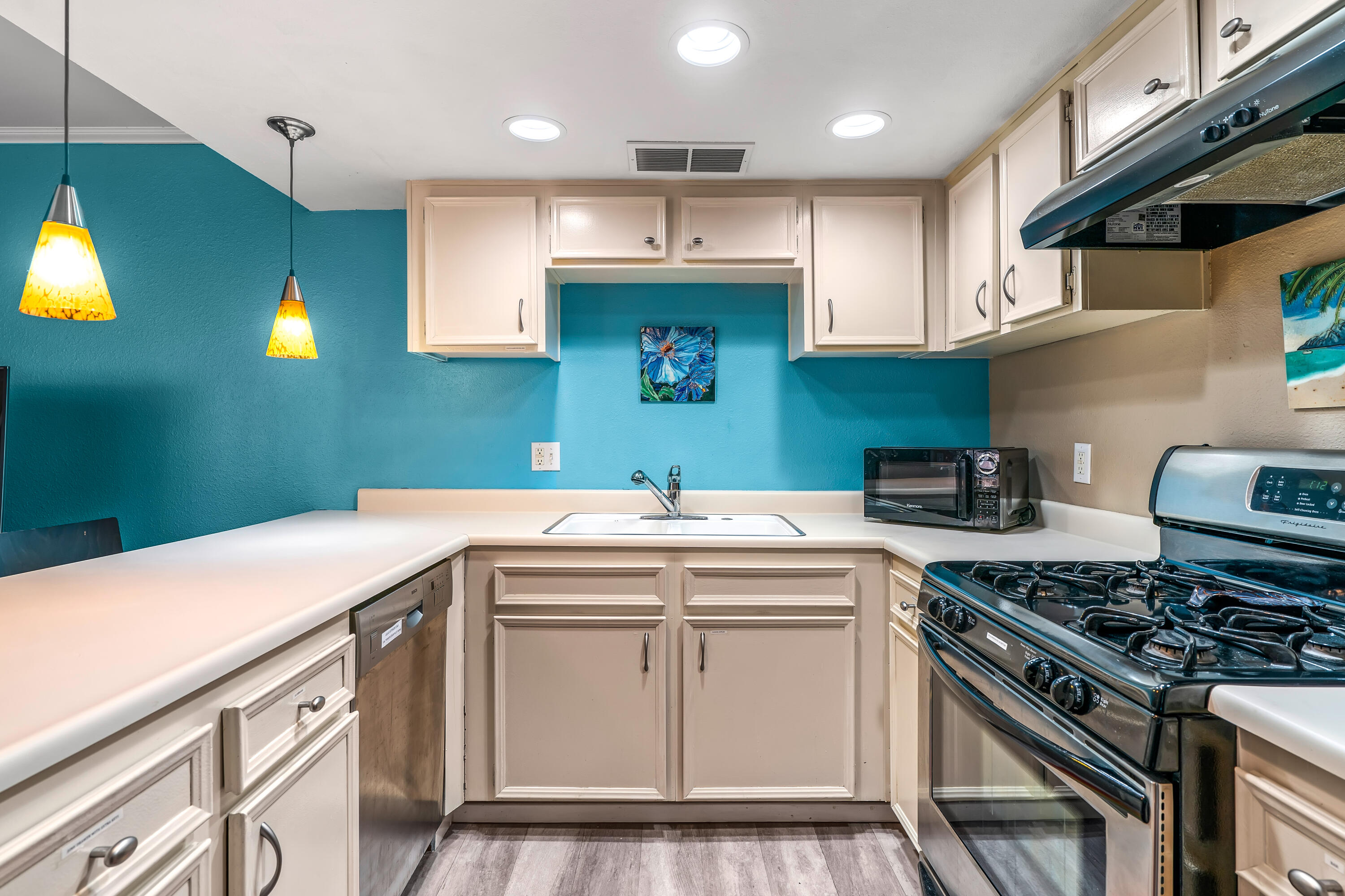 365 N Saturmino DR Unit: 15