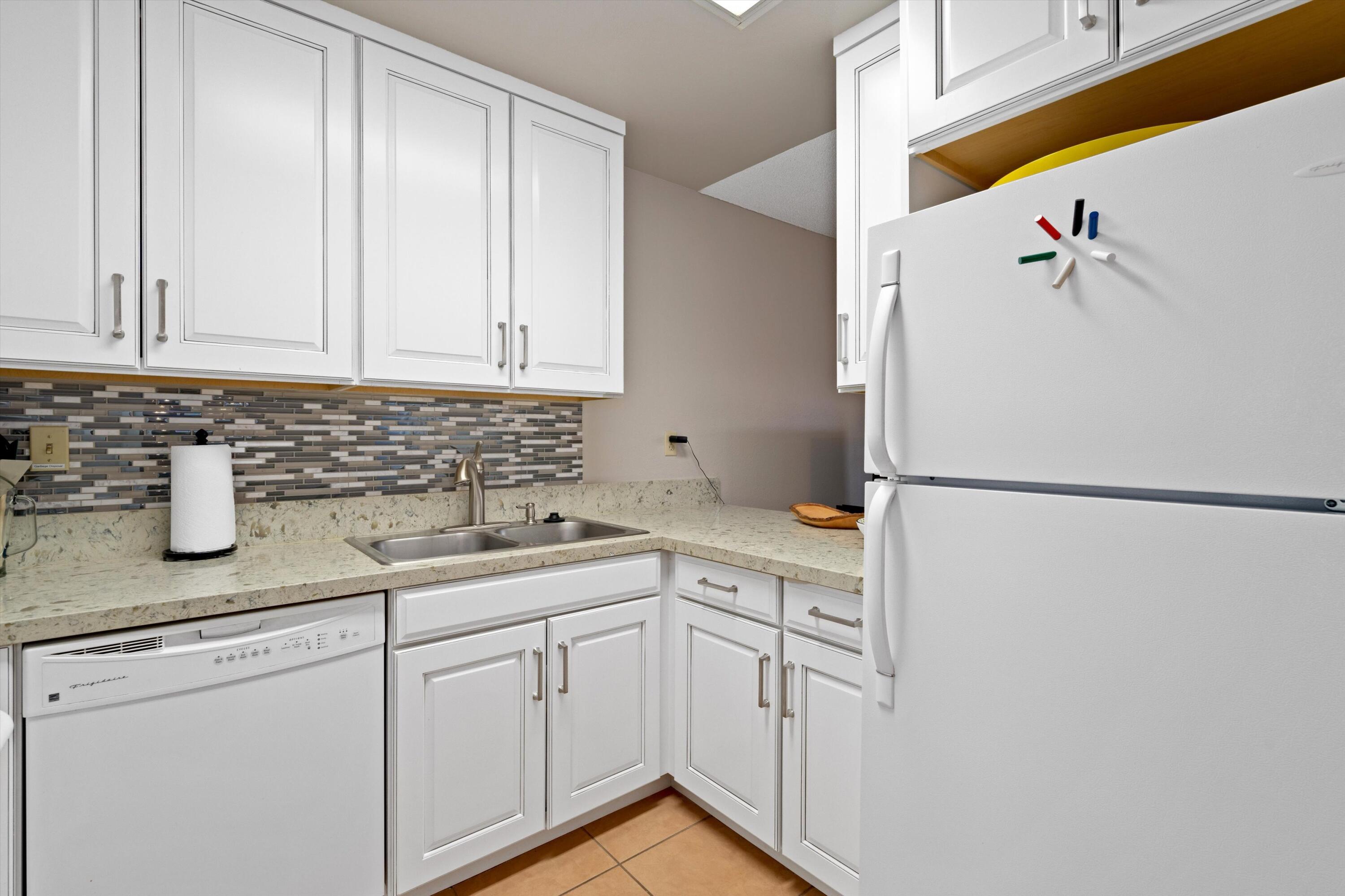 471 S Calle El Segundo Unit: C14