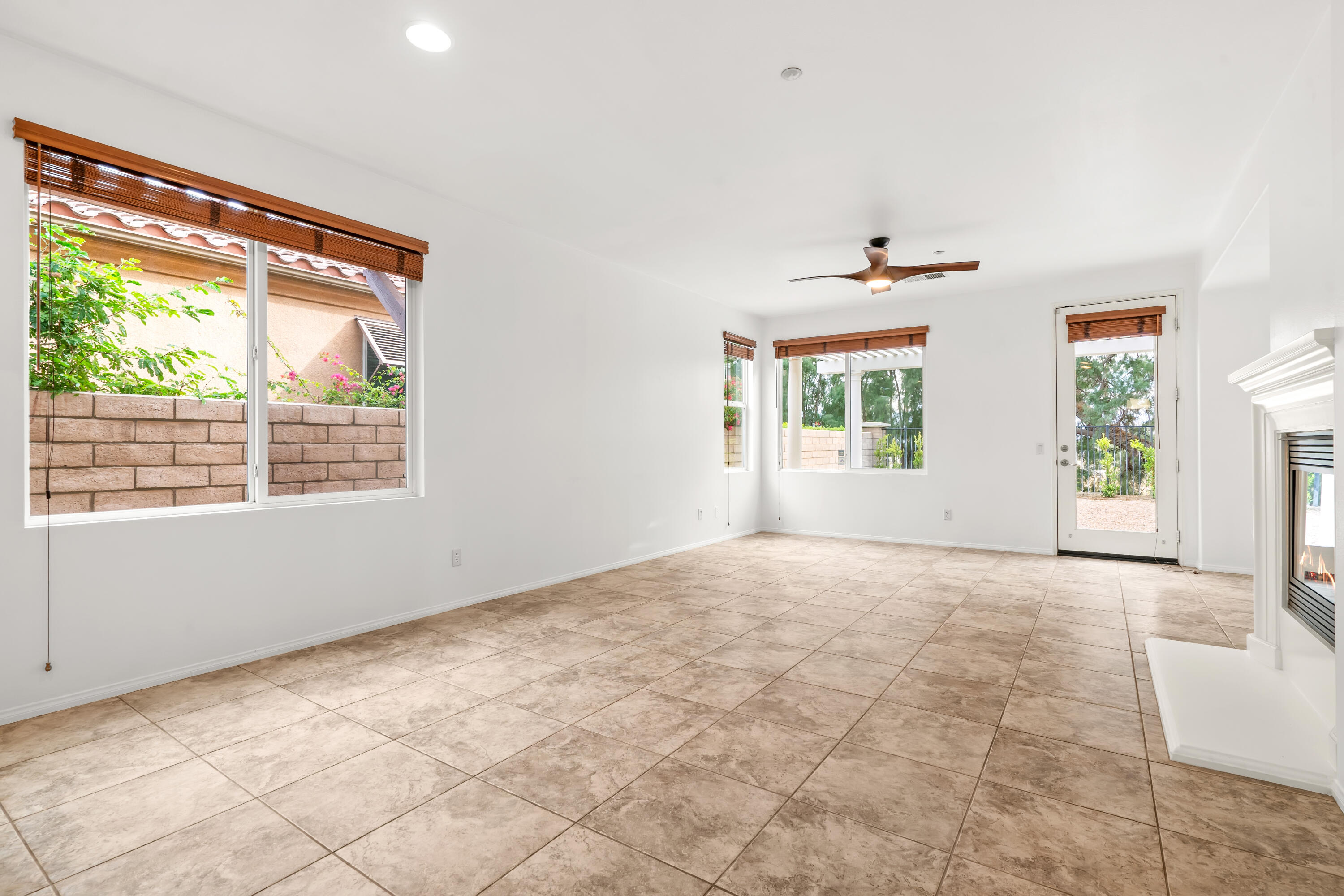 2651 Desert Breeze WAY