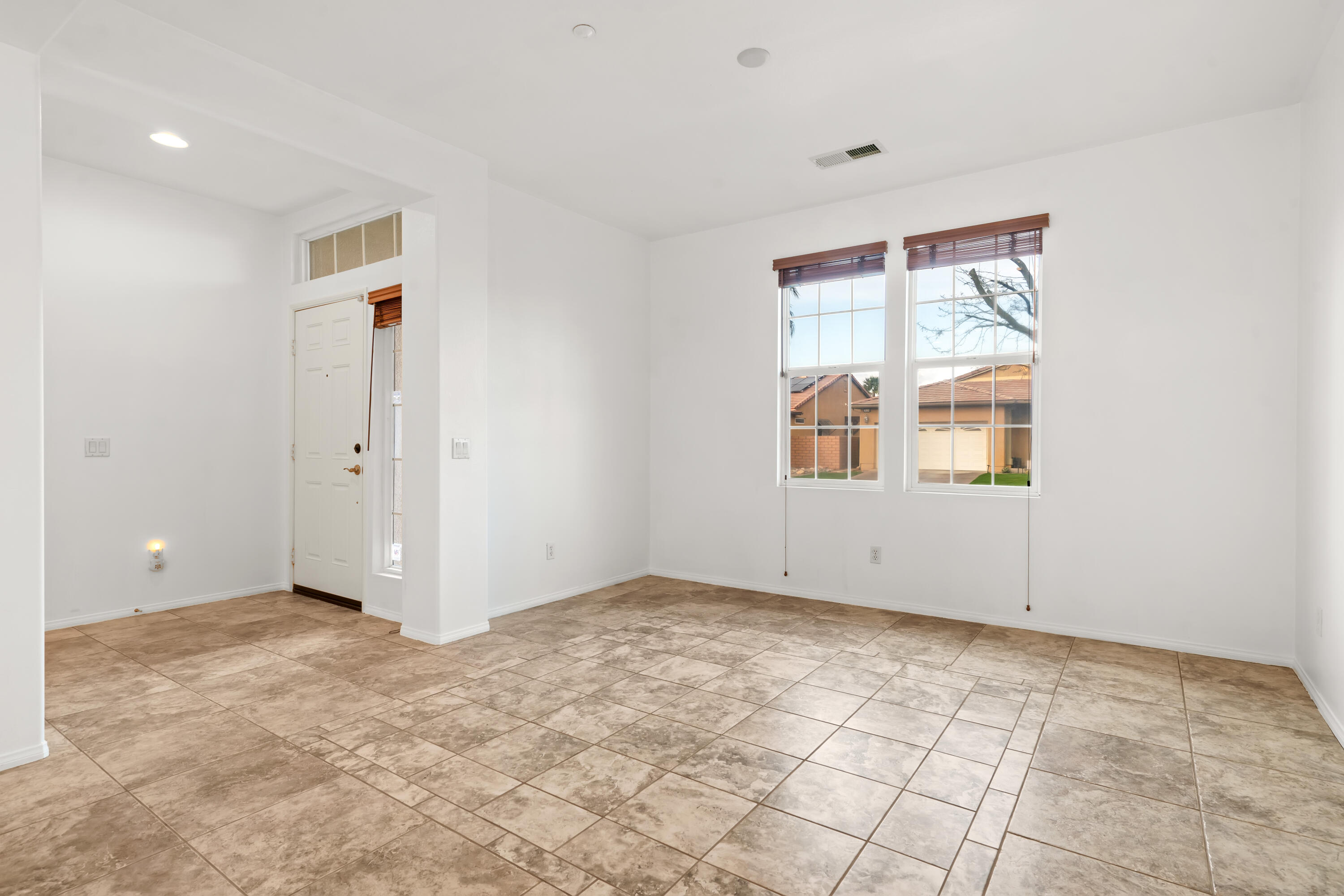 2651 Desert Breeze WAY