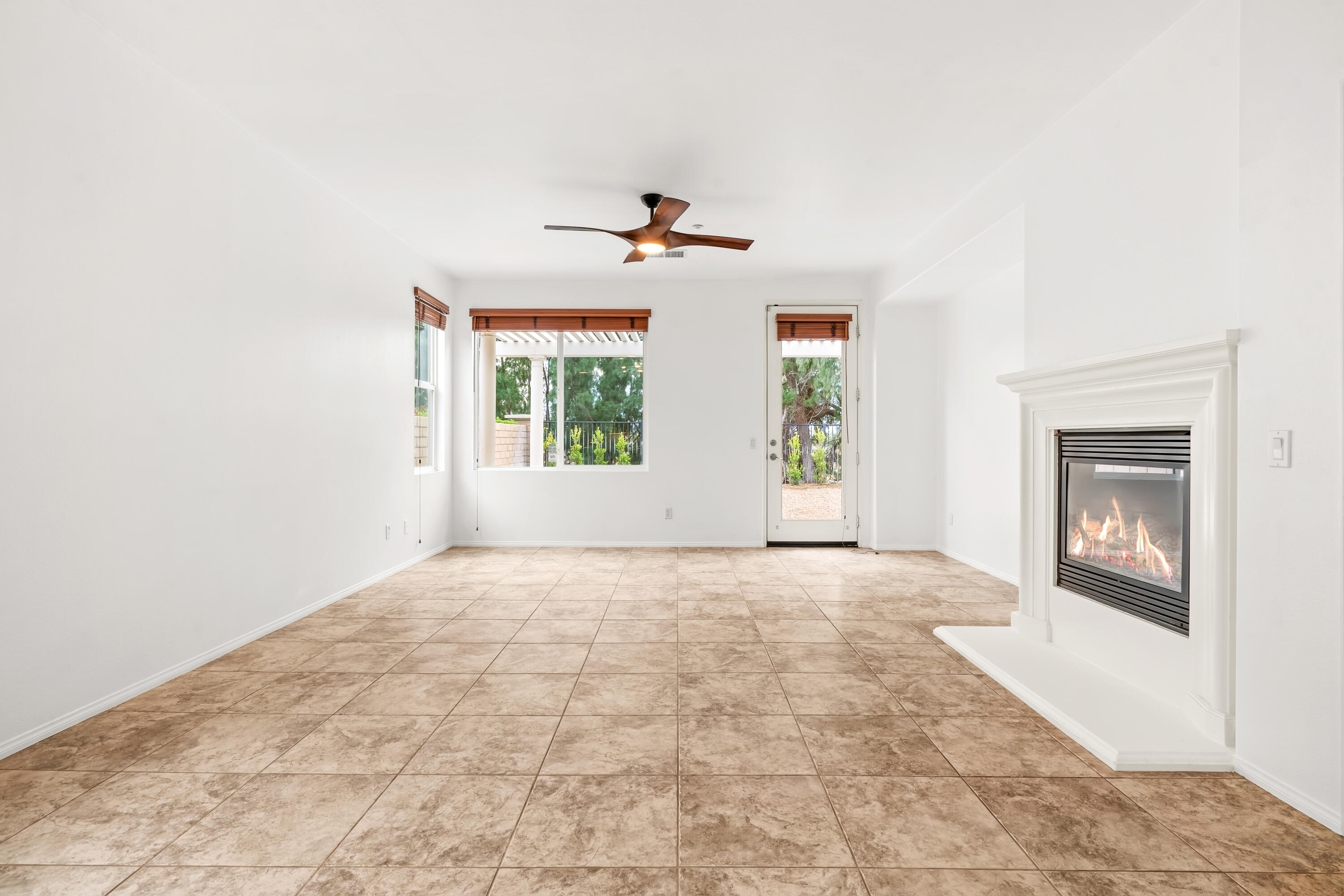 2651 Desert Breeze WAY