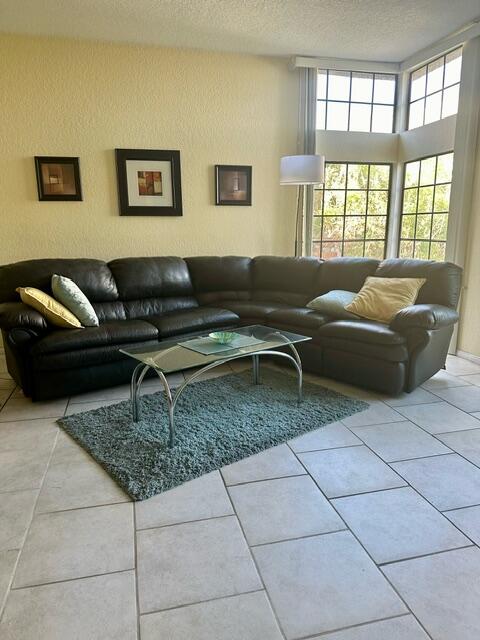 2601 S Broadmoor DR Unit: 7