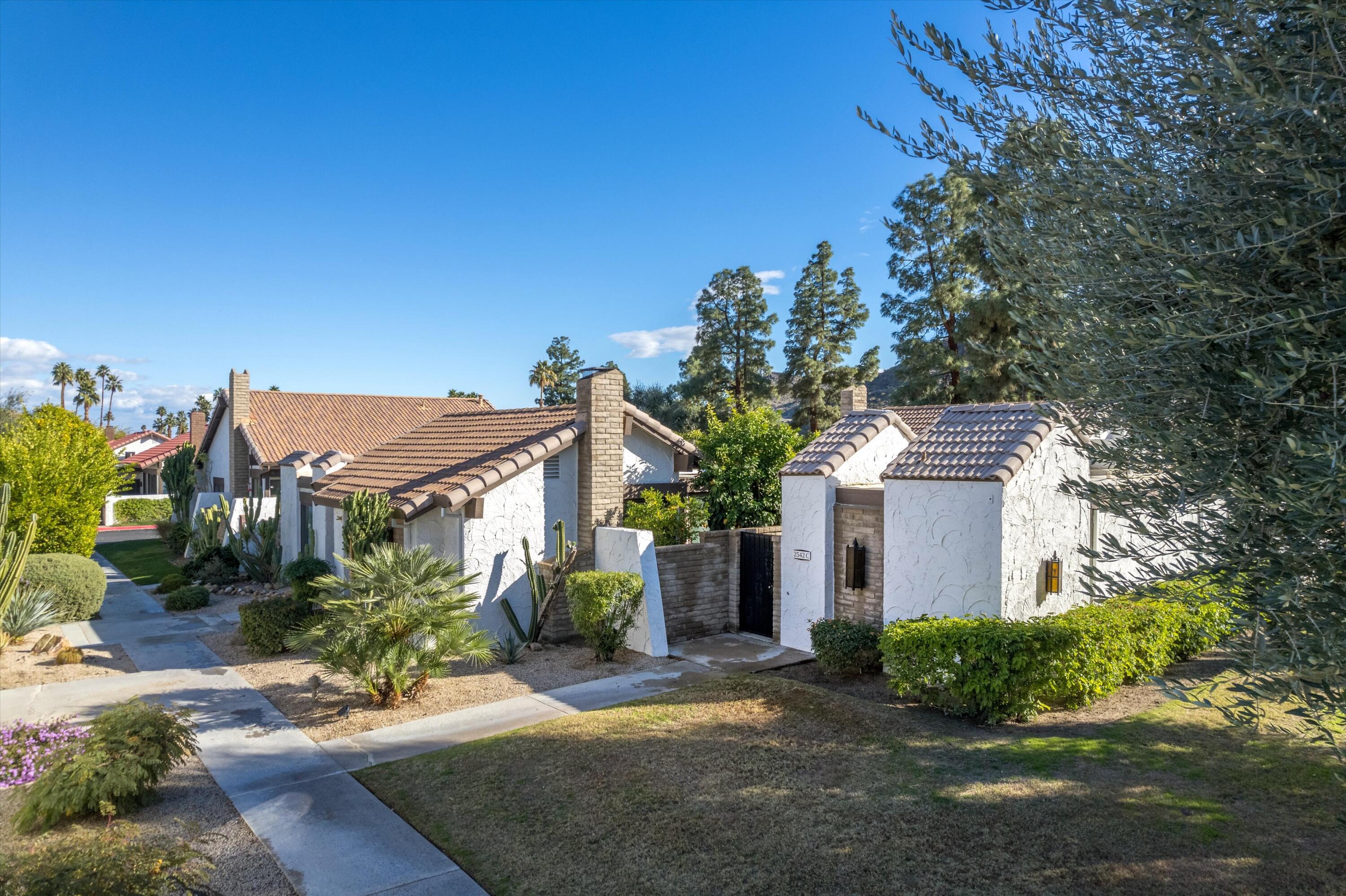 2542 E Miramonte CIR Unit: C