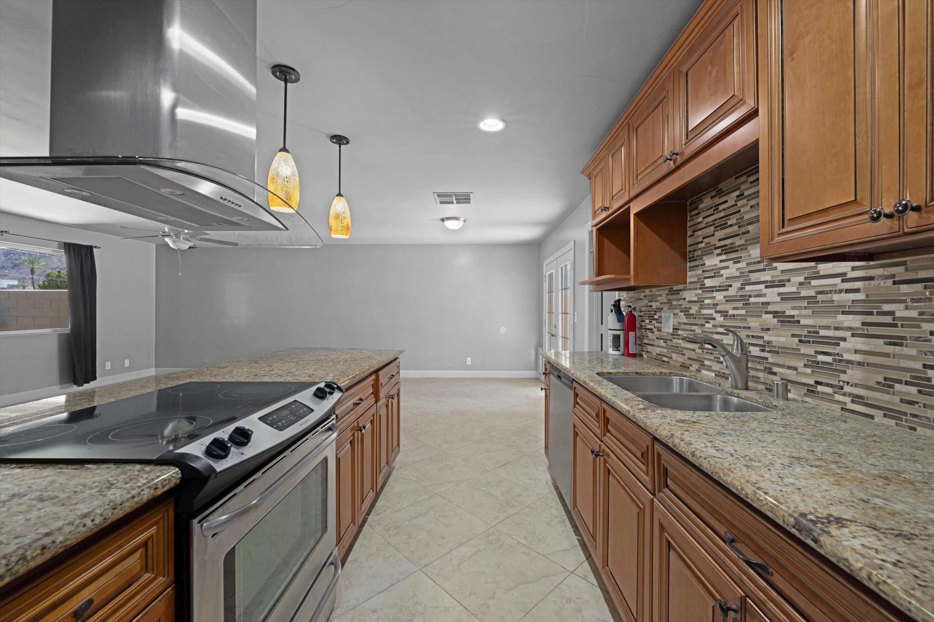 51675 Avenida Navarro