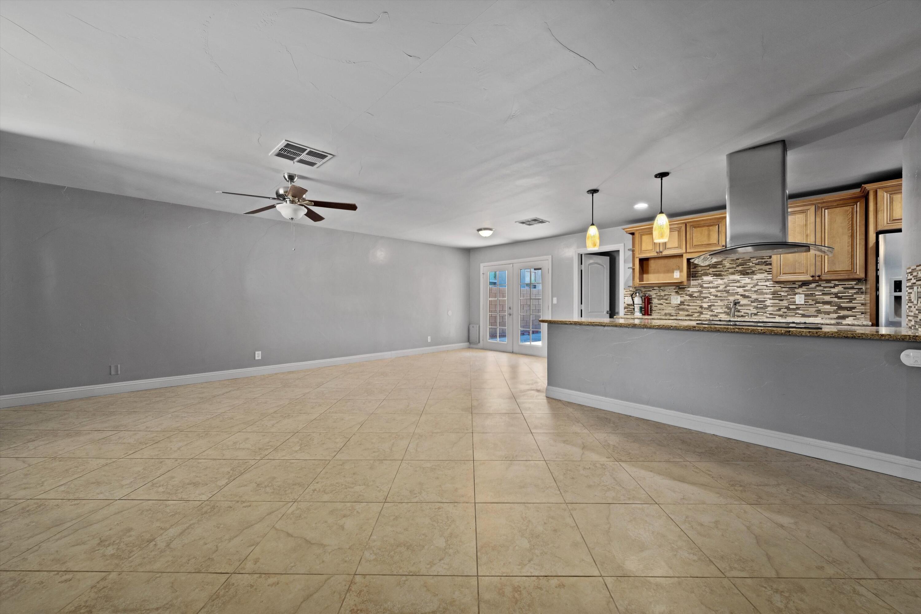 51675 Avenida Navarro