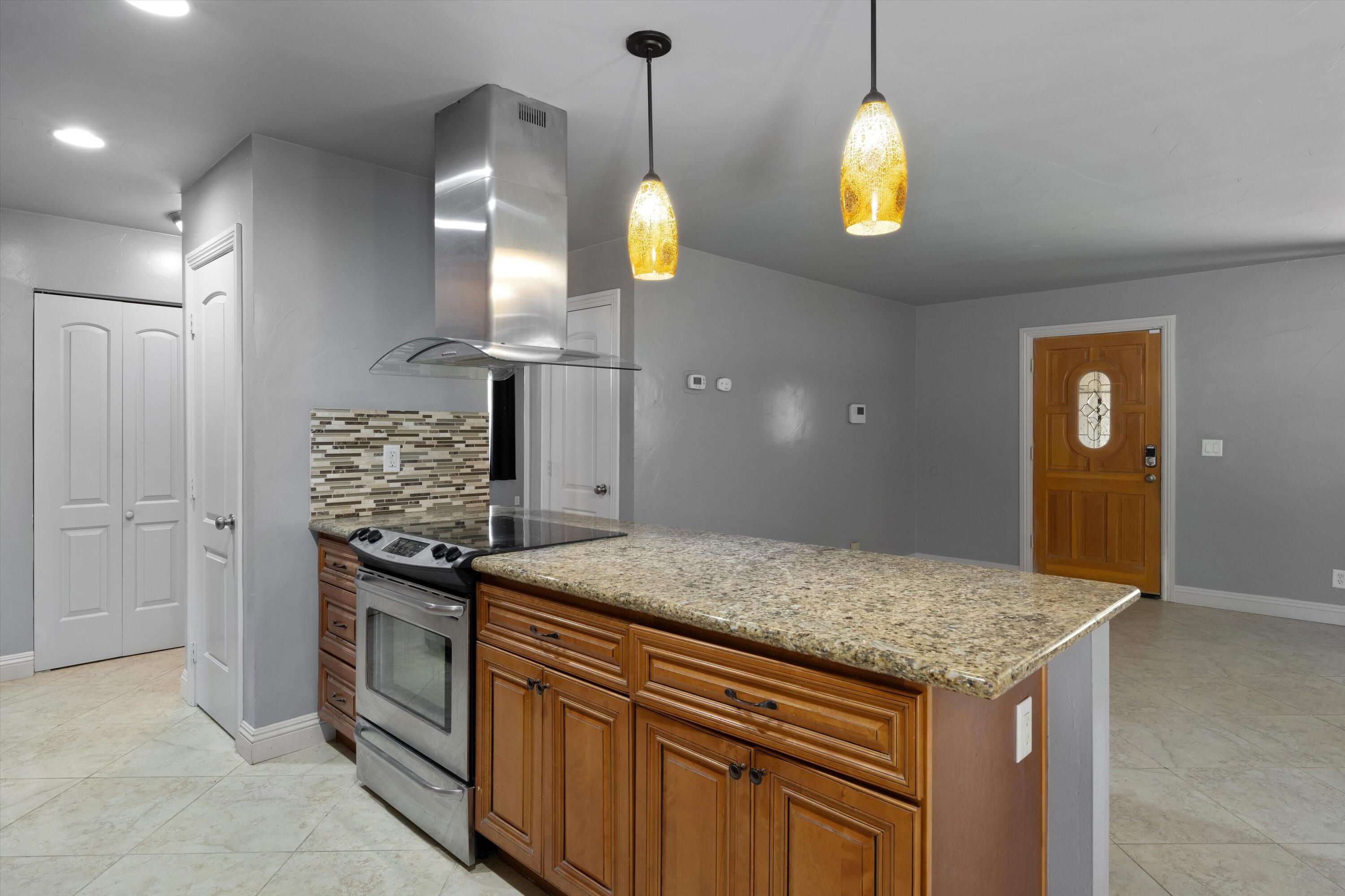 51675 Avenida Navarro