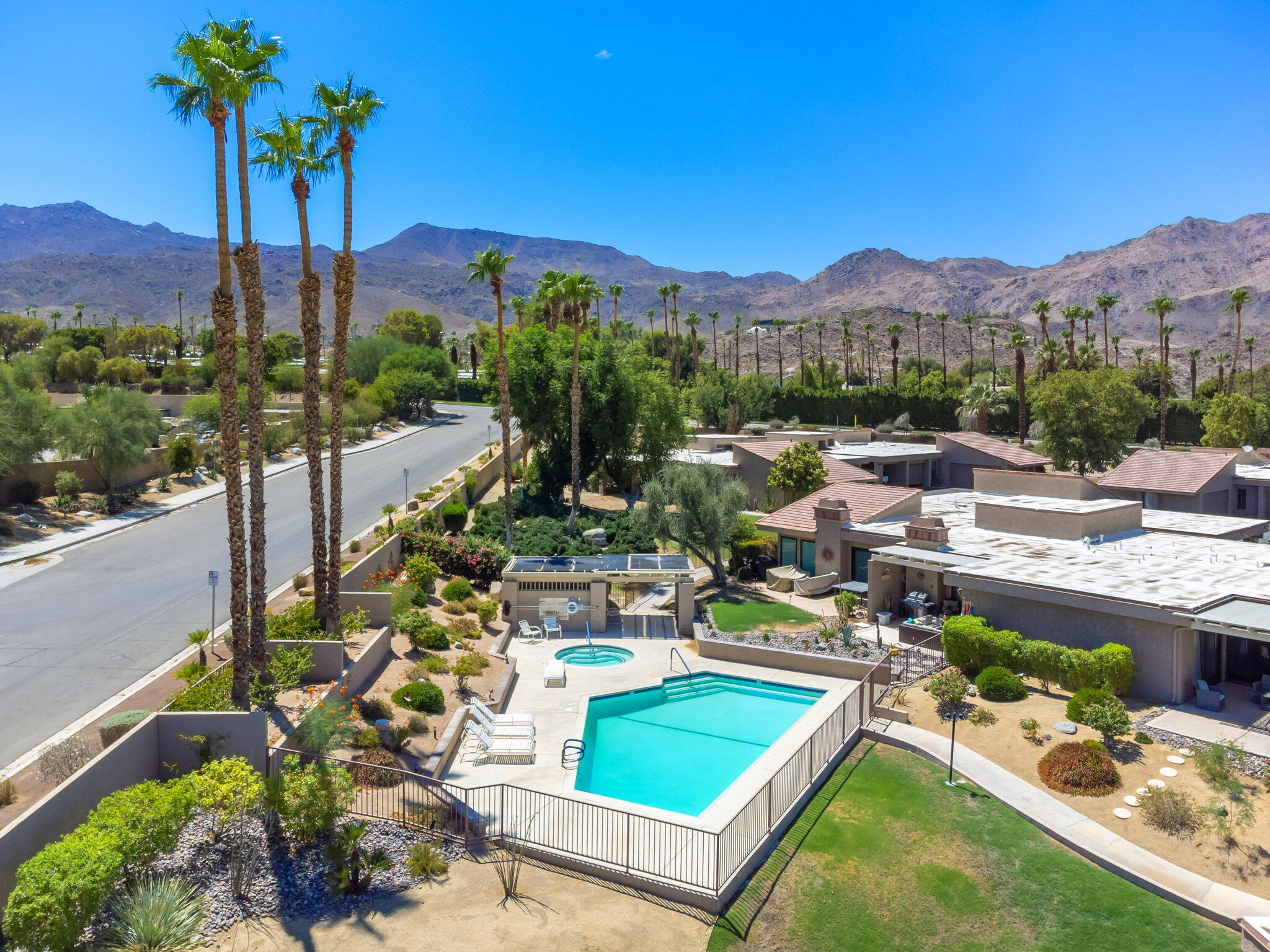 48982 Canyon Creest LN