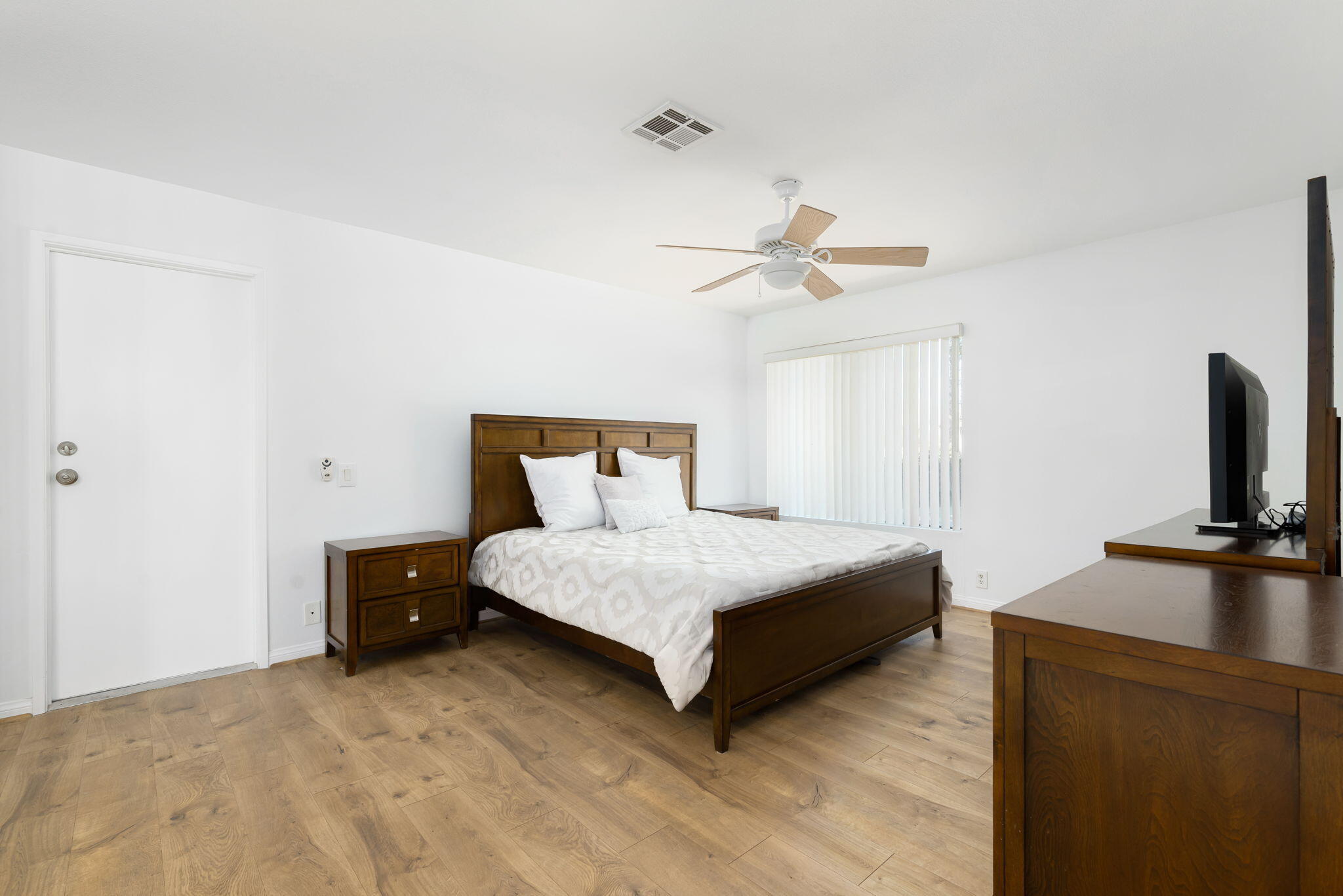 48982 Canyon Creest LN