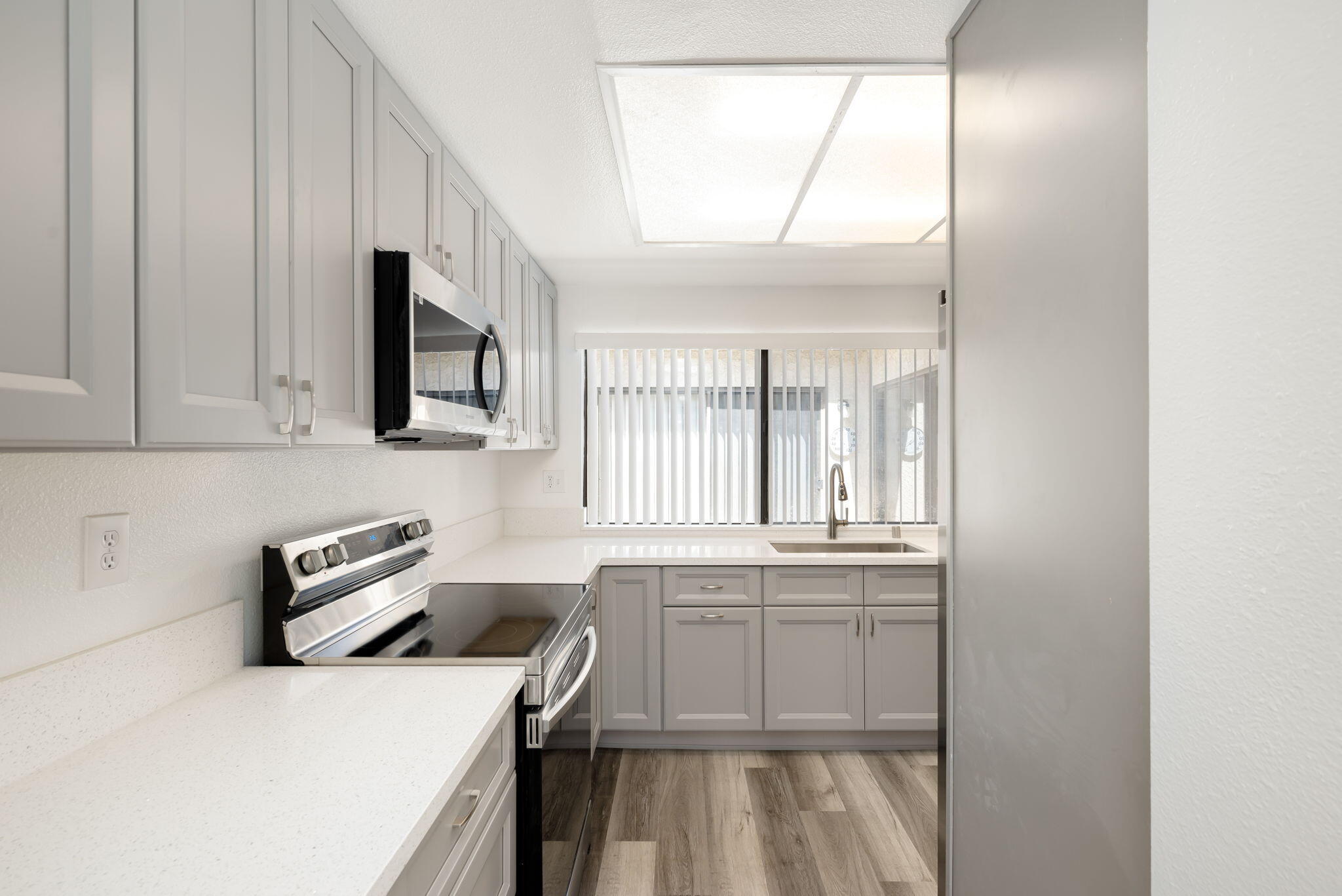 48982 Canyon Creest LN