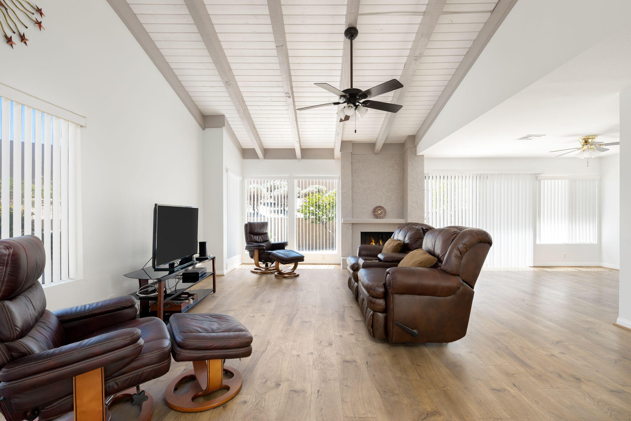 48982 Canyon Creest LN