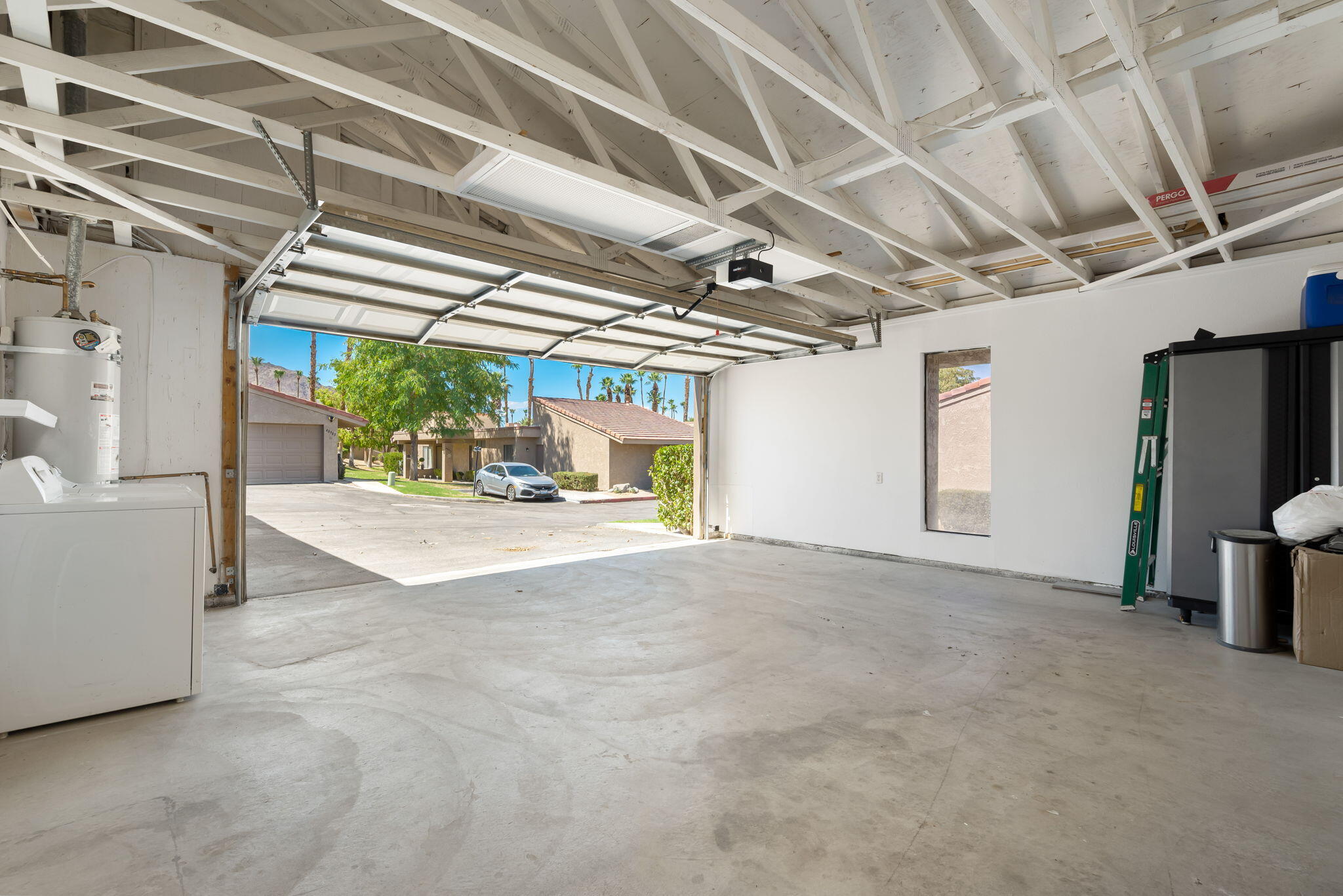 48982 Canyon Creest LN