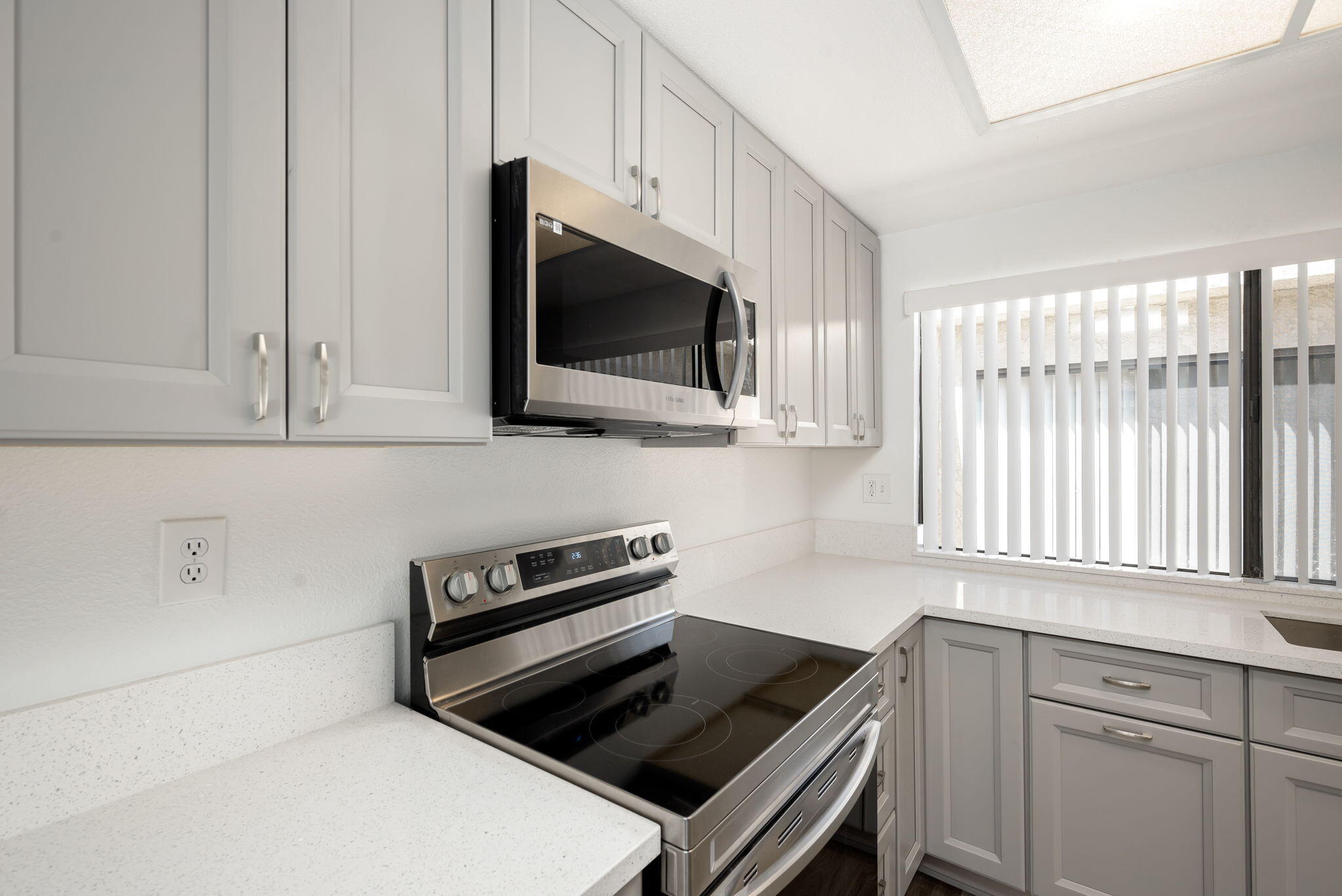 48982 Canyon Creest LN