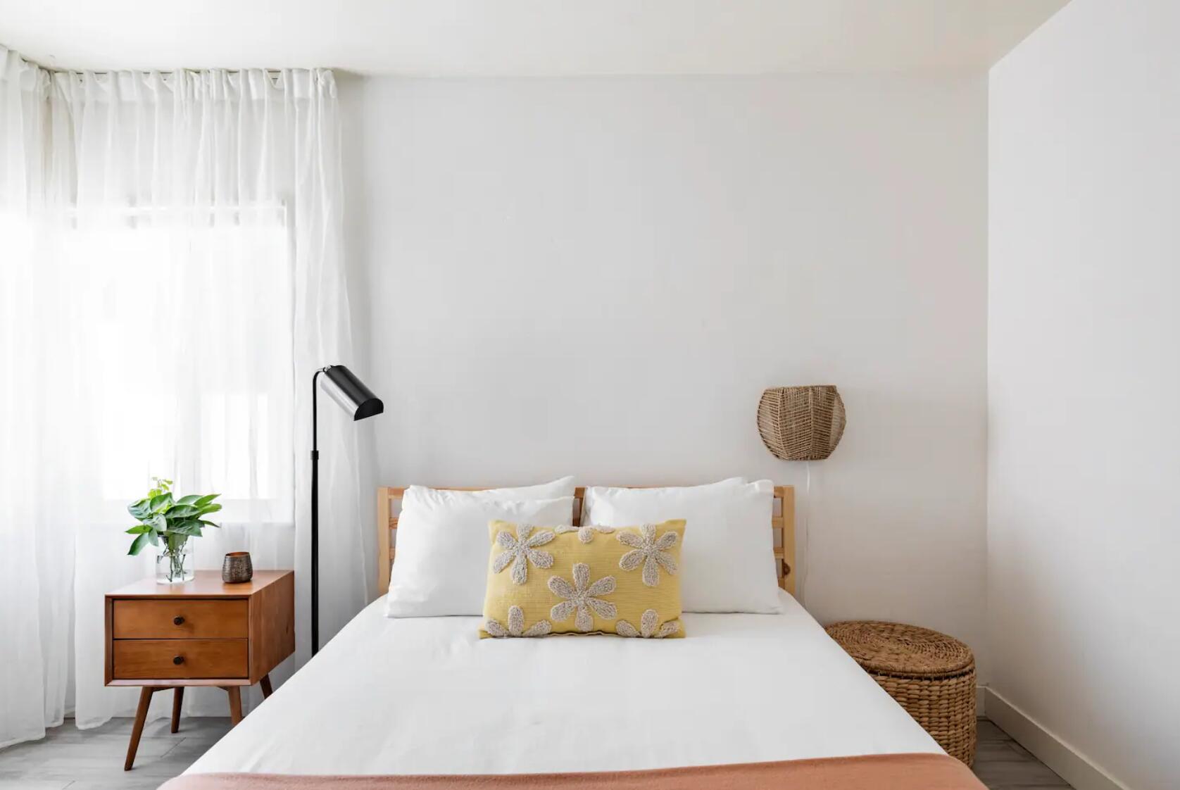 1328 E Camino Primrose