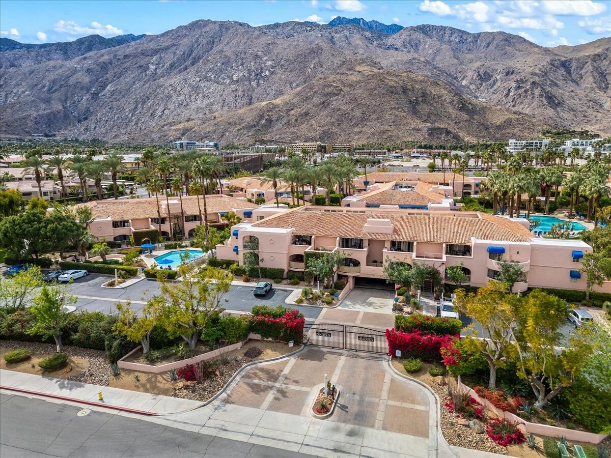 500 E Amado RD Unit: 220