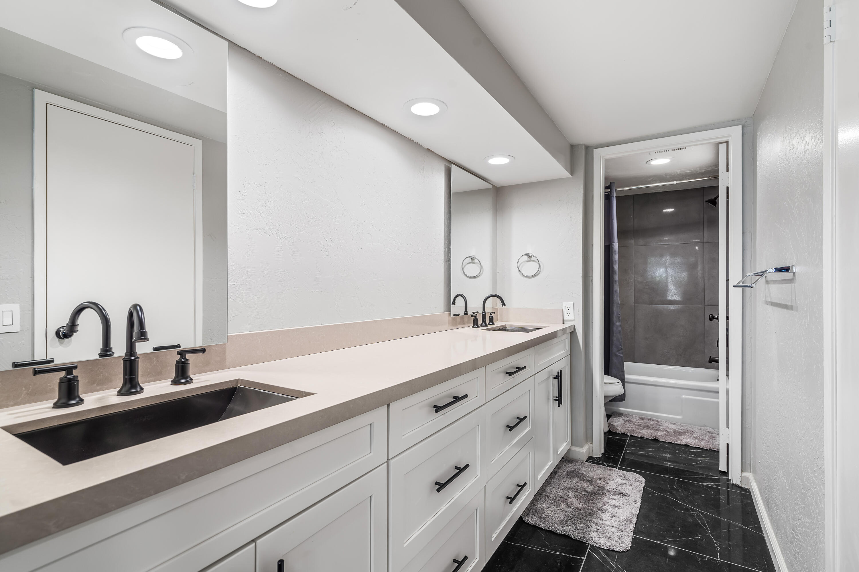 1050 E Ramon RD Unit: 104