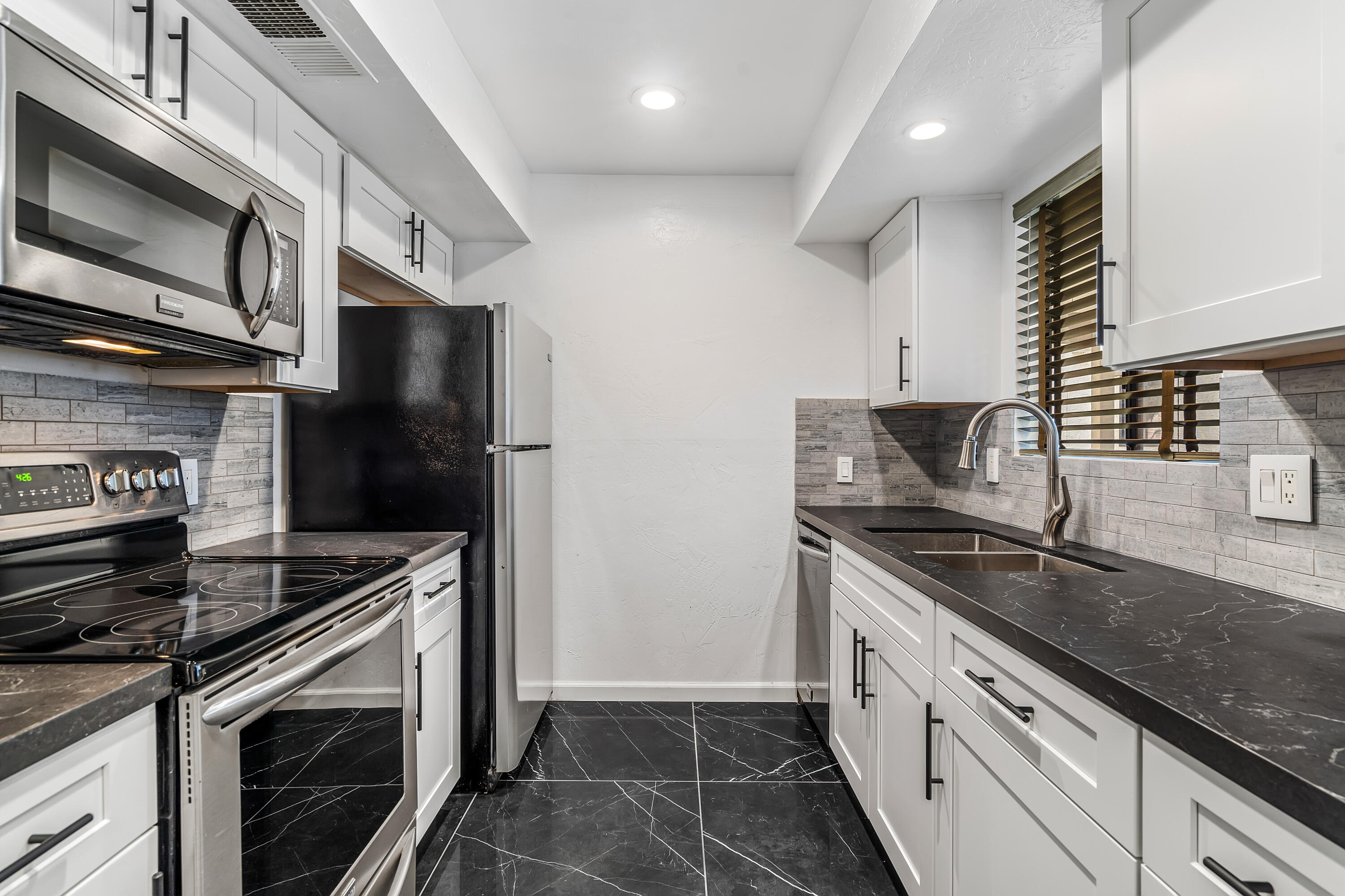 1050 E Ramon RD Unit: 104