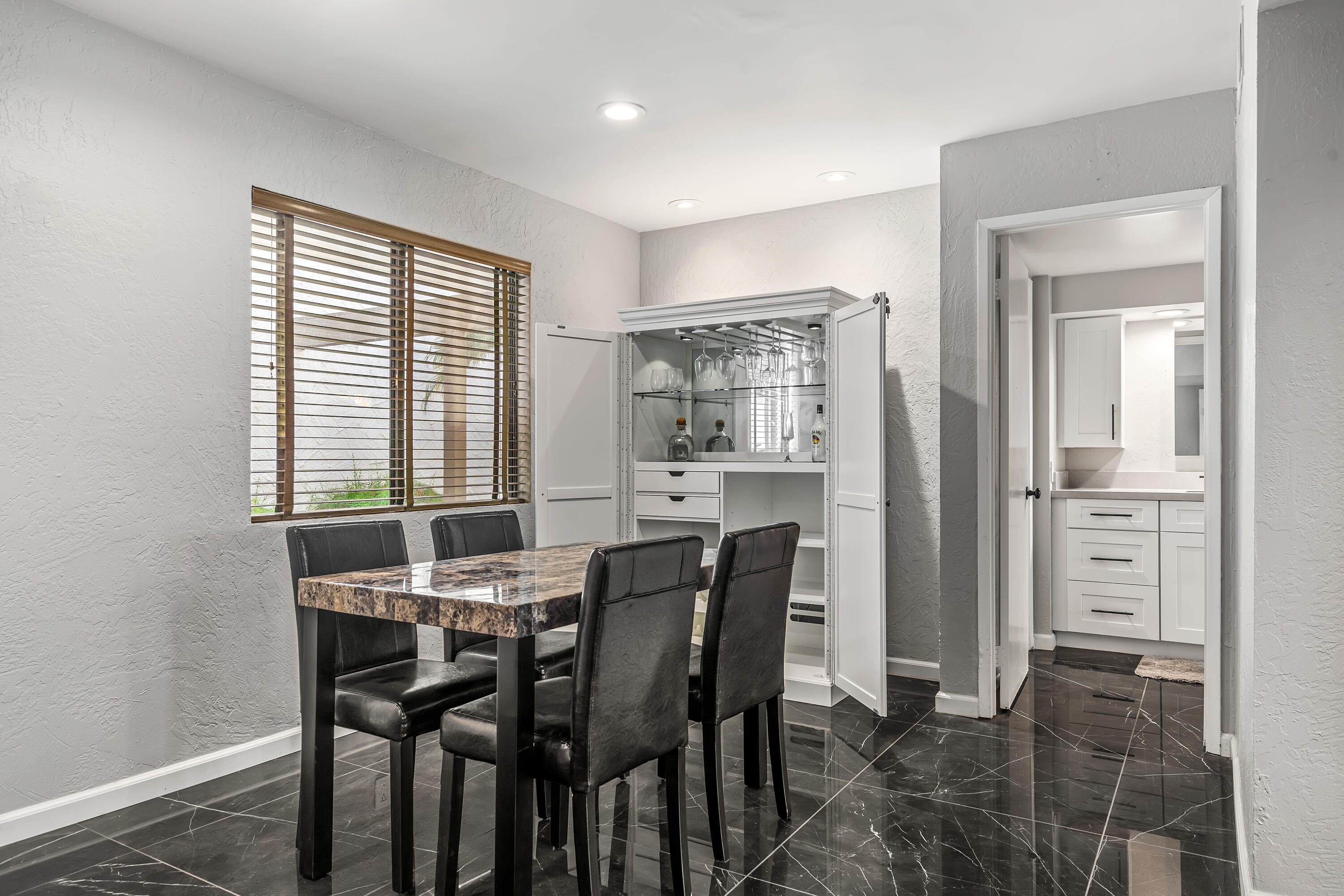 1050 E Ramon RD Unit: 104