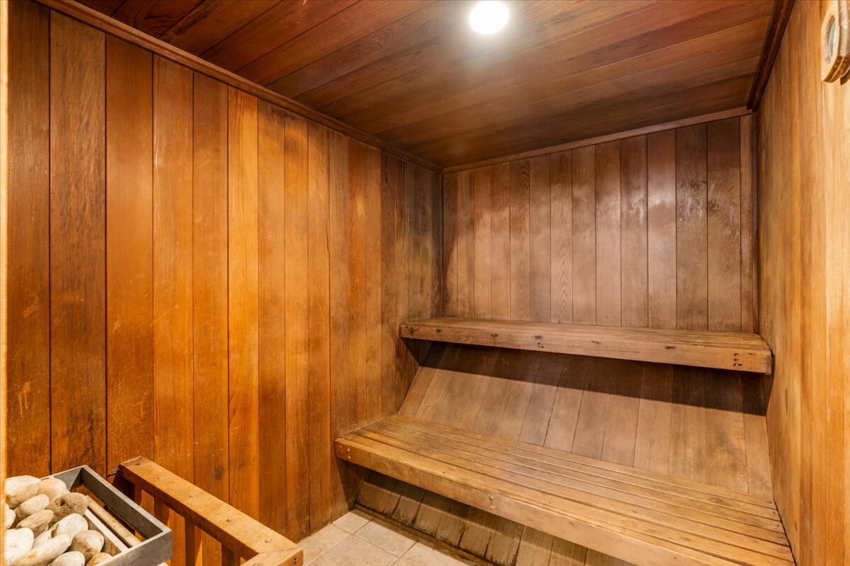 400 N Sunrise WAY Unit: 203