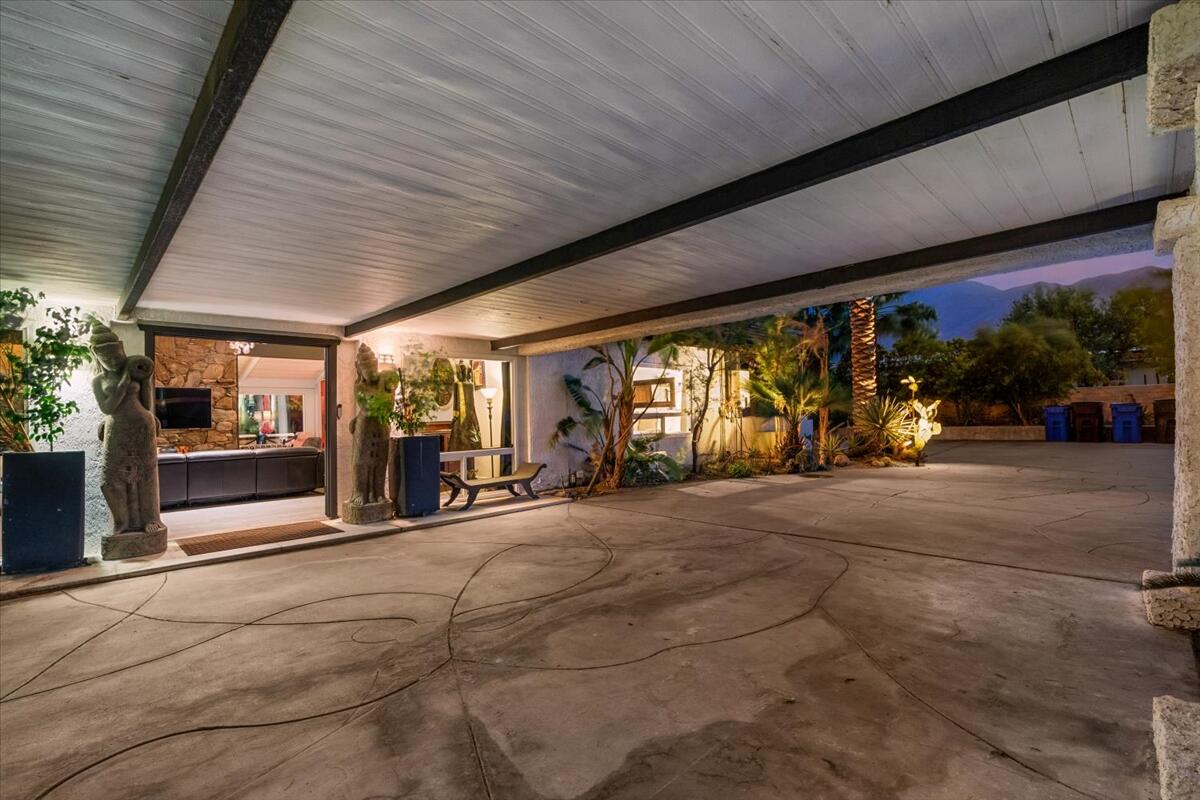 153 W Santa Catalina RD