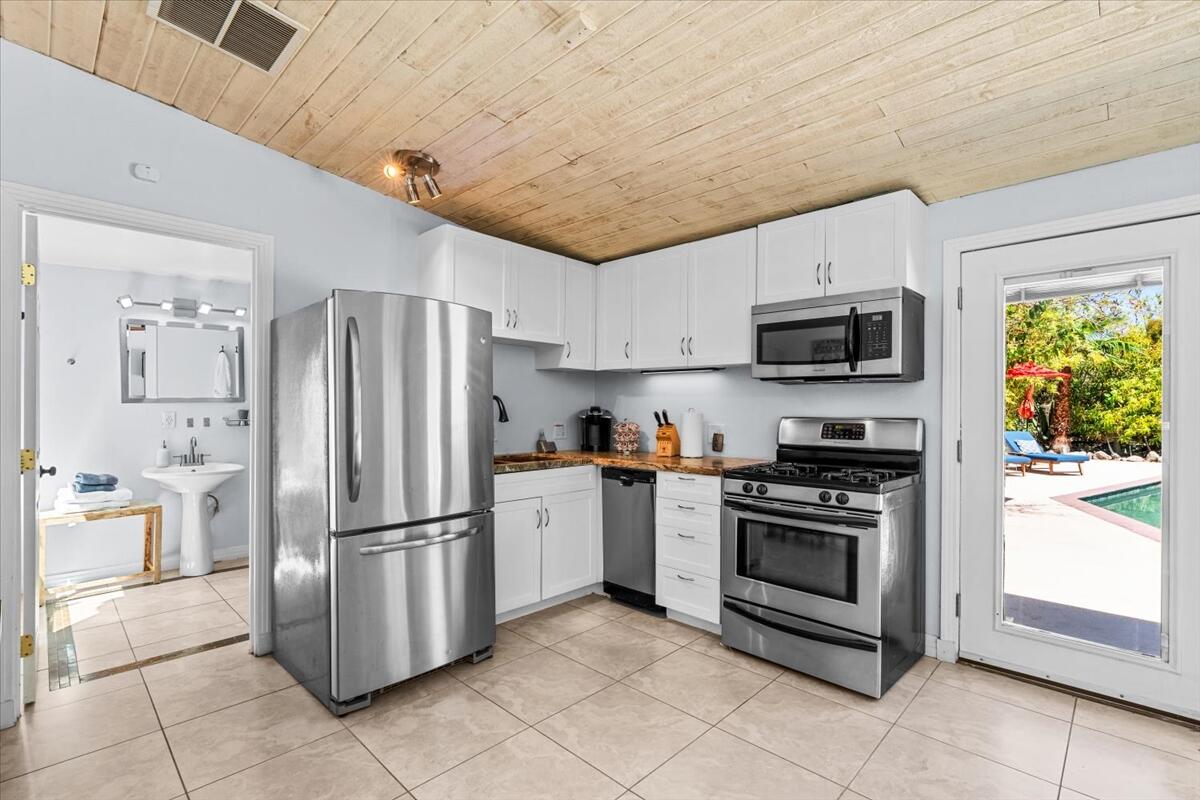 153 W Santa Catalina RD