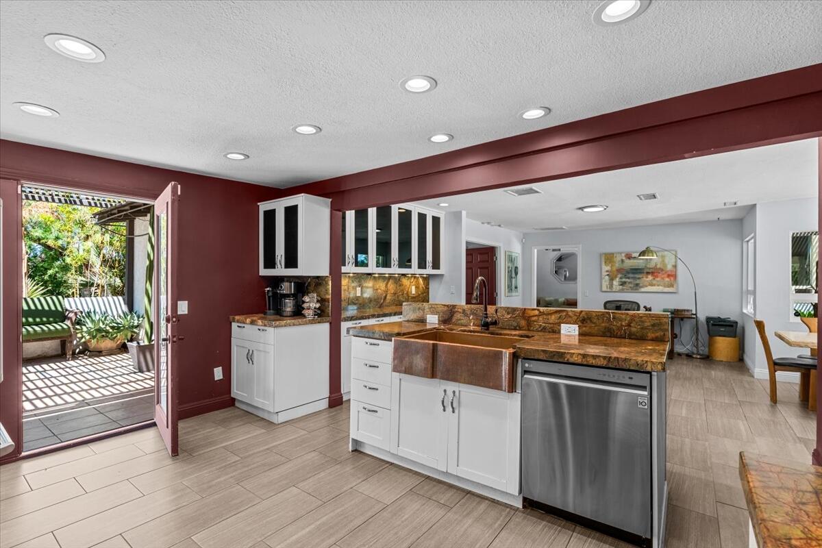 153 W Santa Catalina RD